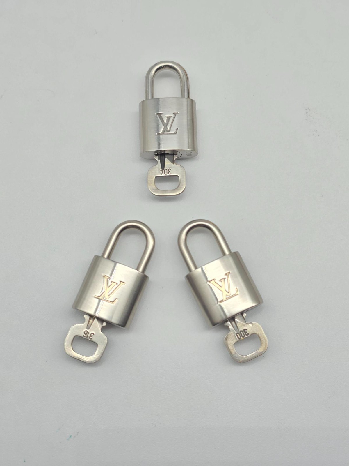 Authentic 1 Louis Vuitton Silver Padlock Lock & 1 Key LV Bag Luggage Accessory