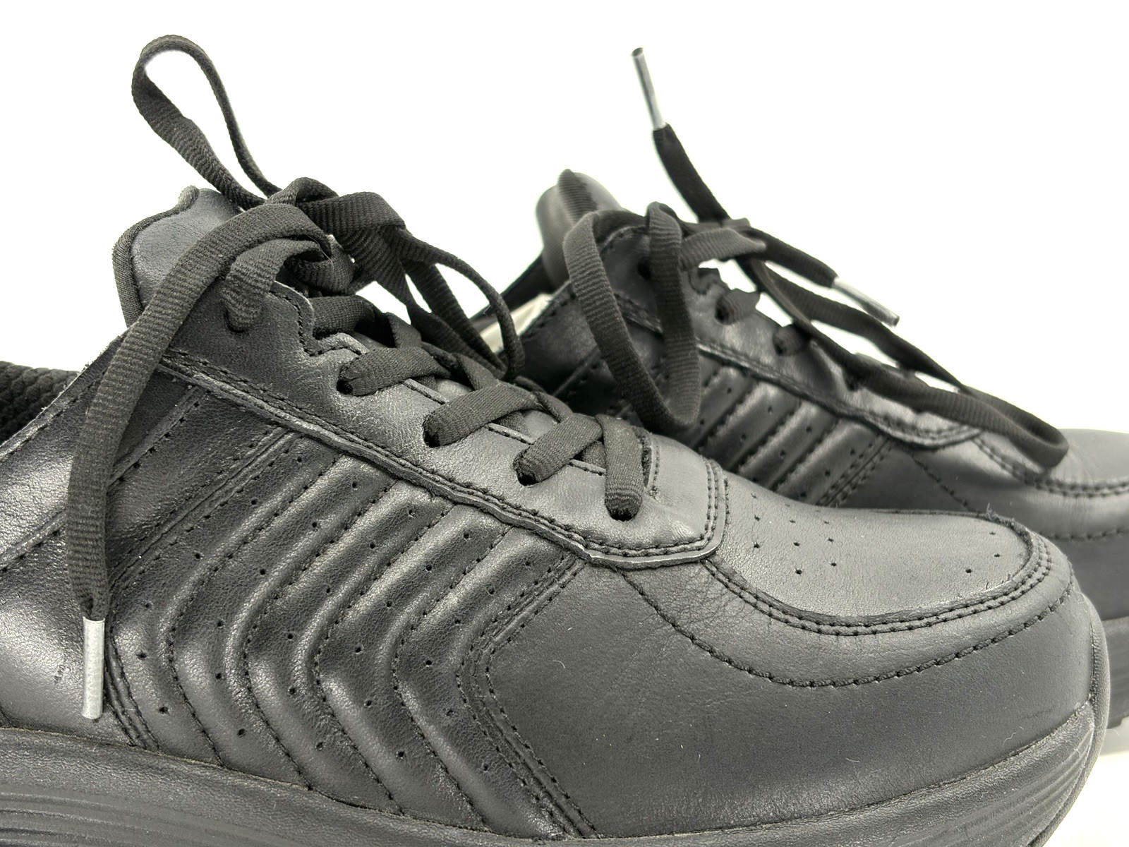 Orthofeet Roam Hands-Free Black Leather Sneaker Women Size 7 Wide – 80082