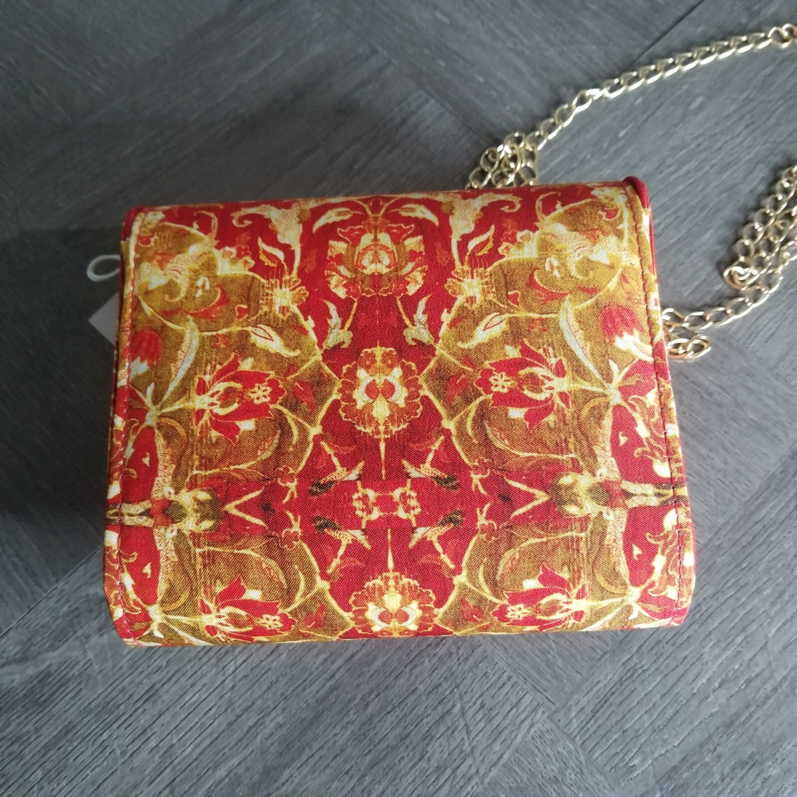 IYURA Red & Gold Snap Closure Purse Bag With Gold Tone Shoulder Chain