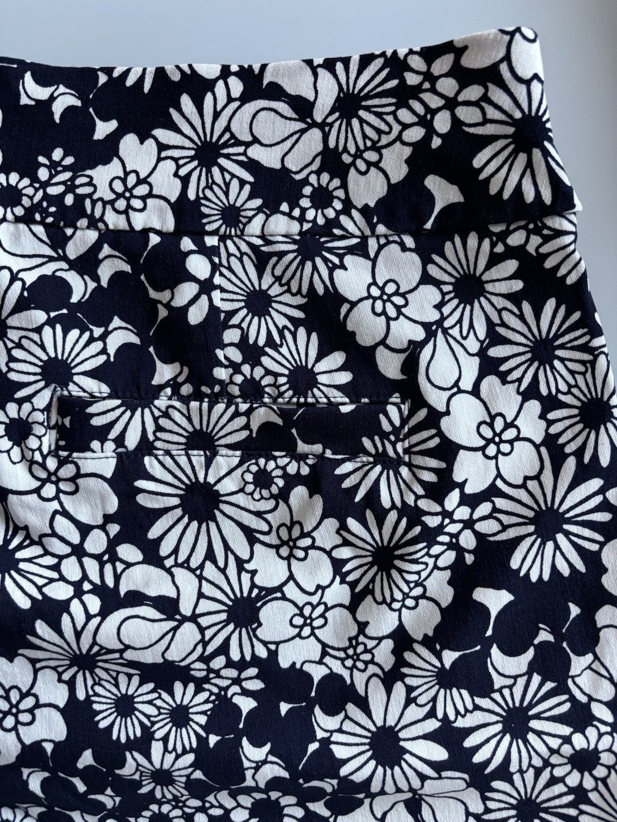 Kim Rogers Navy & WhiteFloral Cropped Pants Sz/18WNWOT