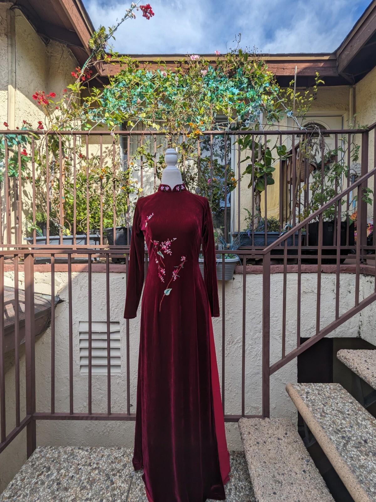 Ao Dai Nhung XL Đỏ Đô Thêu Tay – Ngực 94 cm, Eo 82 cm + Quần Lụa Đỏ