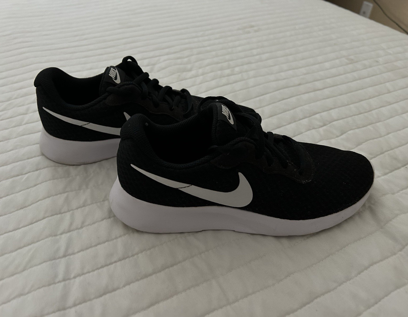 Nike Tanjun Unisex Kids Athletic Sneaker Black/White Mesh Lace Up US 7