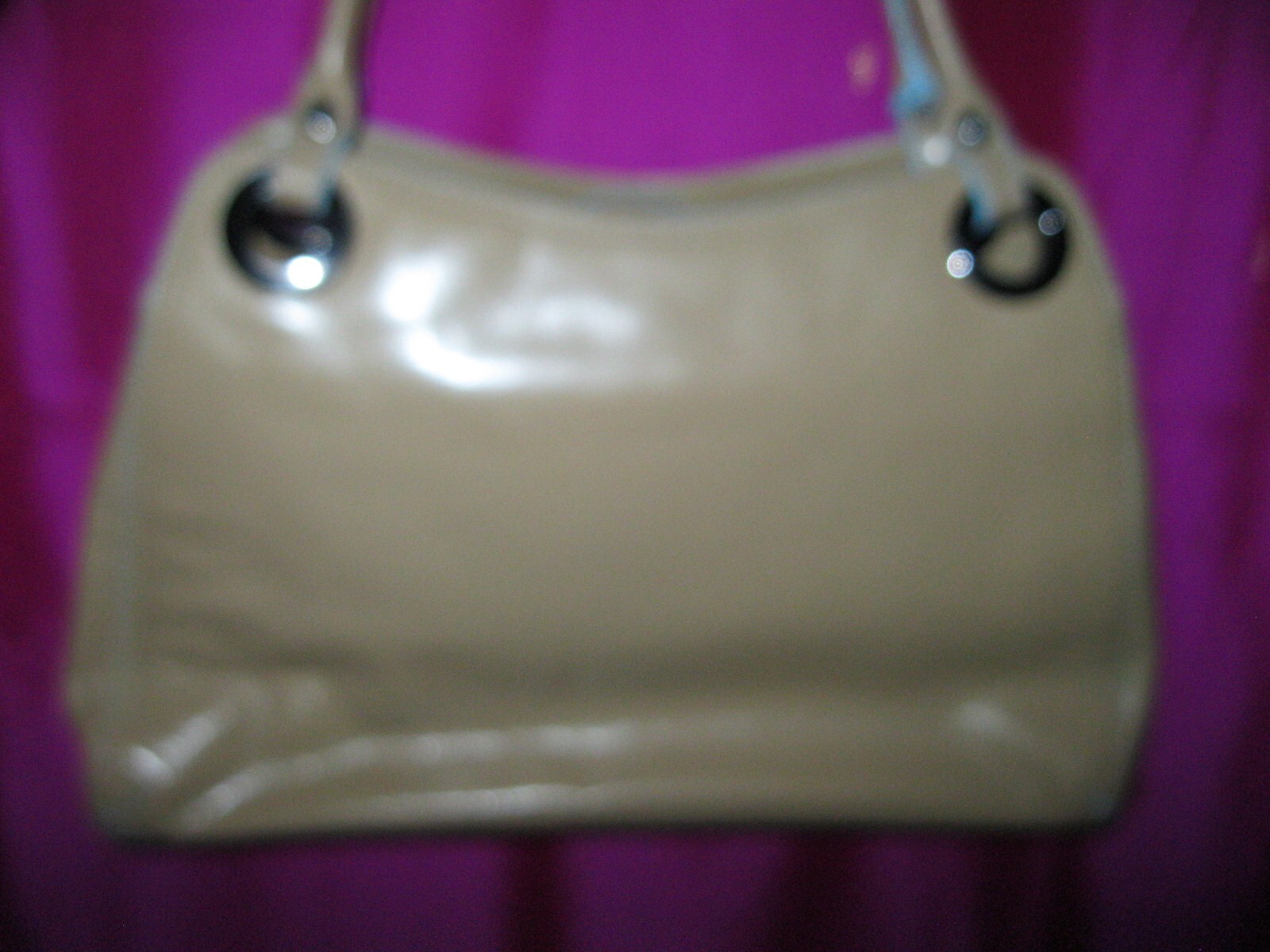 ANNE KLEIN TAN LEATHER HANDBAG, NEW, W/ 2 ZIPPERED POCKETS & LT. BLUE TRIM