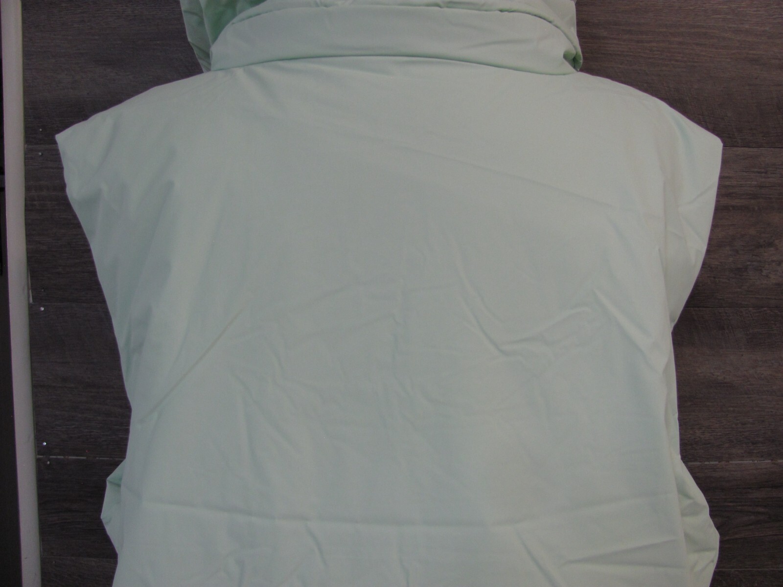 RAINS UNISEX LOOP VEST NEW WITH TAGS SIZE LARGE PIT TO PIT 24 IN LENGTH 26 IN. H
