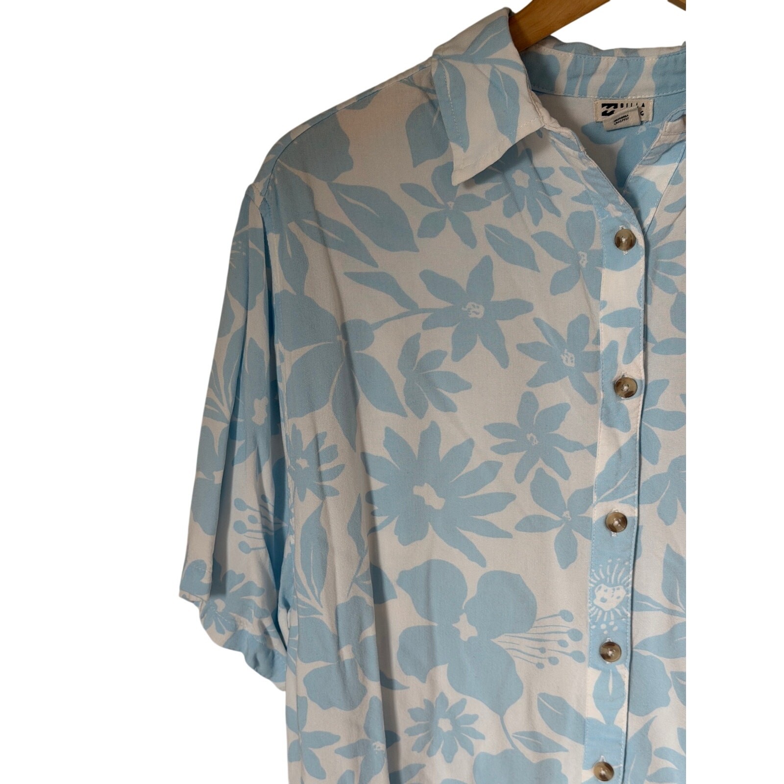 Billabong Mens Size Small Floral Button Down Shirt Blue White Hawaiian Beach