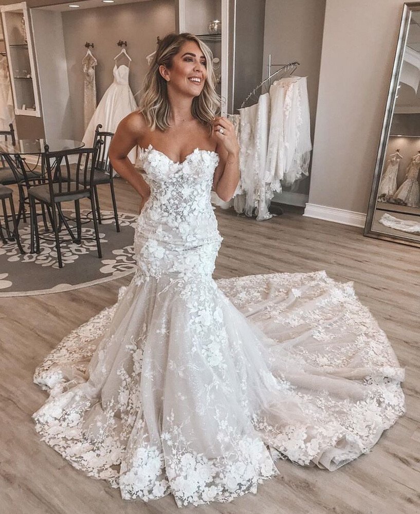 Mermaid Strapless Lace Appliques Wedding Dresses with Court Train Bridal Gowns