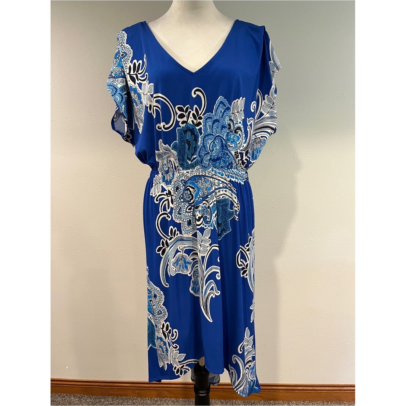 Blue Floral V-Neck stretchy mini Dress size 12