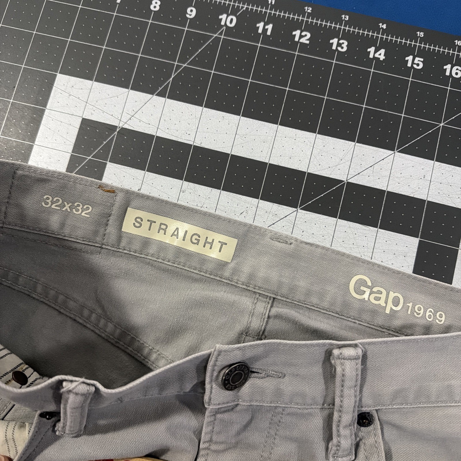 GAP 1969 Jeans Mens 32×32 Chalk Gray Straight Leg Stretch Denim Y2K