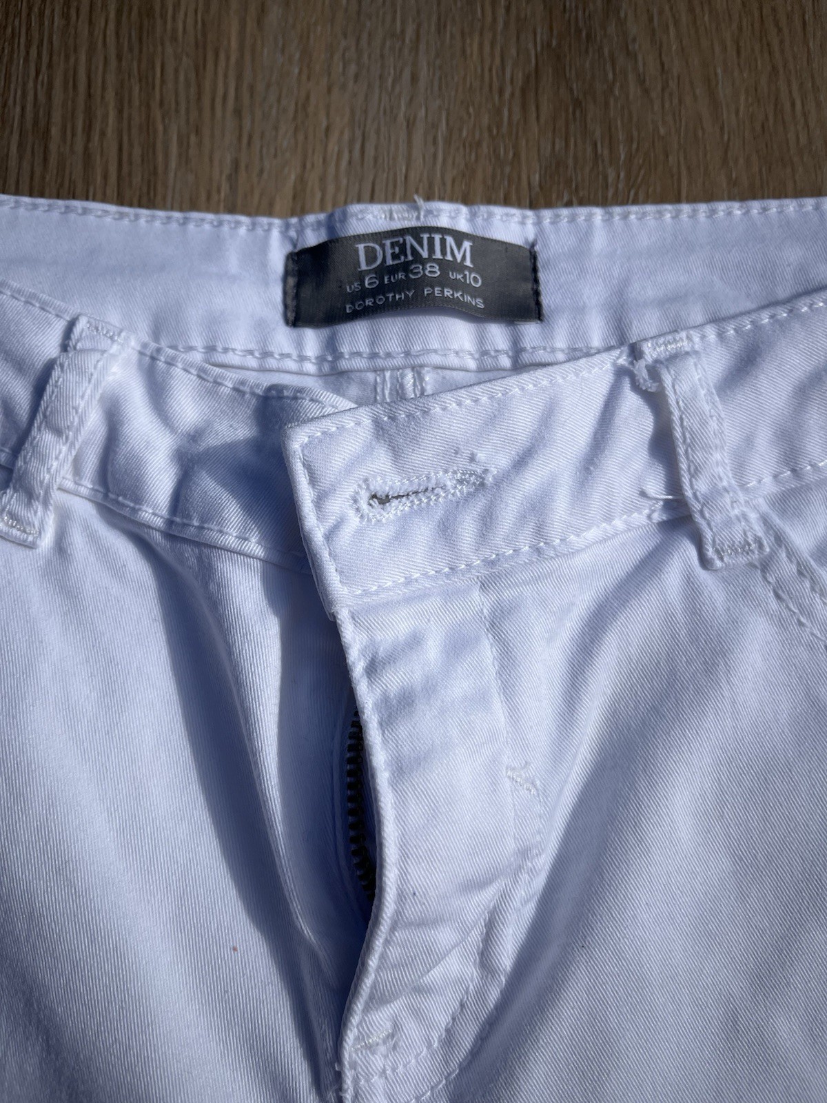 Dorothy Perkins White Denim Bermuda Shorts Size 10 Mid Rise 5-Pocket 30in