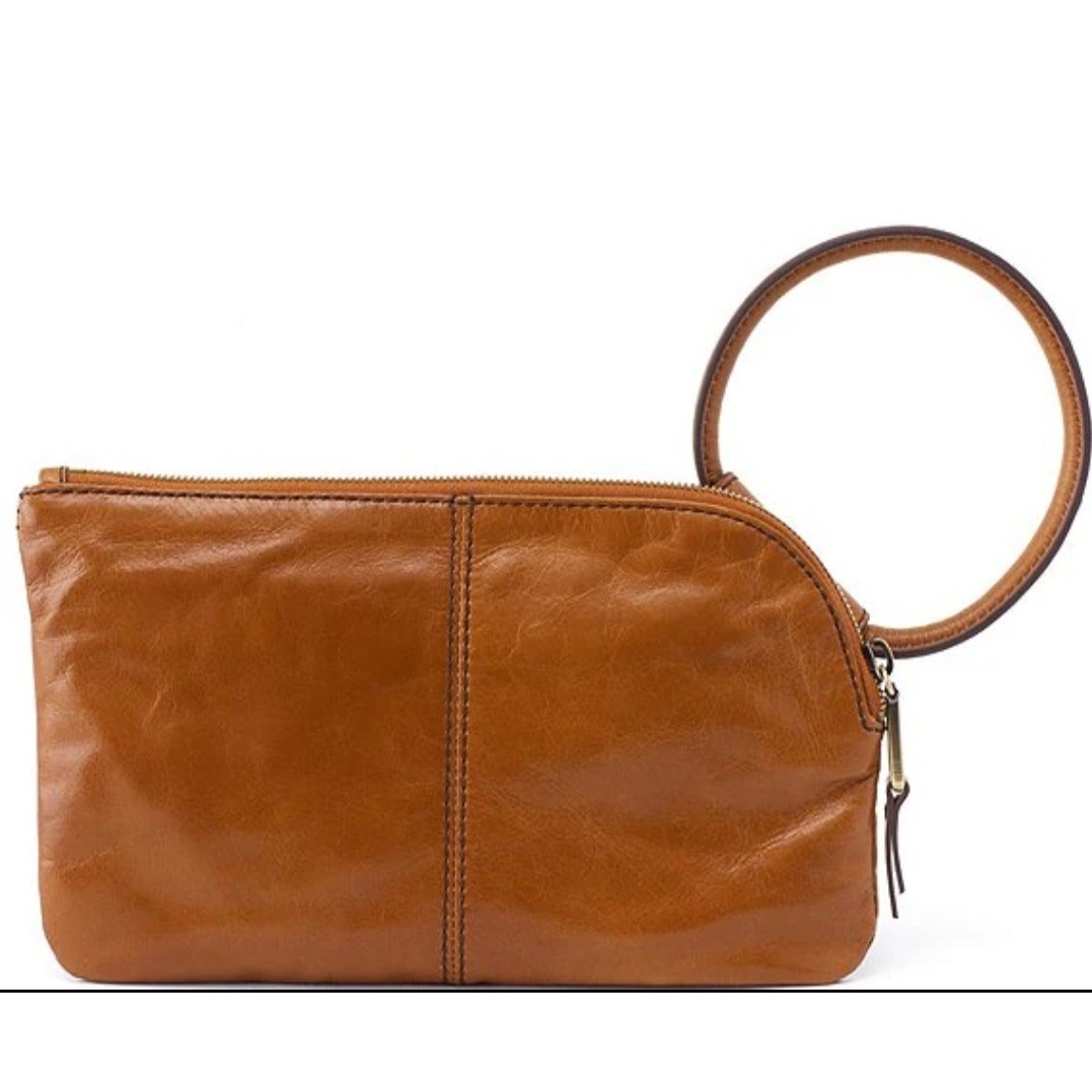 New HOBO Sable Clutch Women Truffle Brown Leather Circular Wristlet Quiet Luxury
