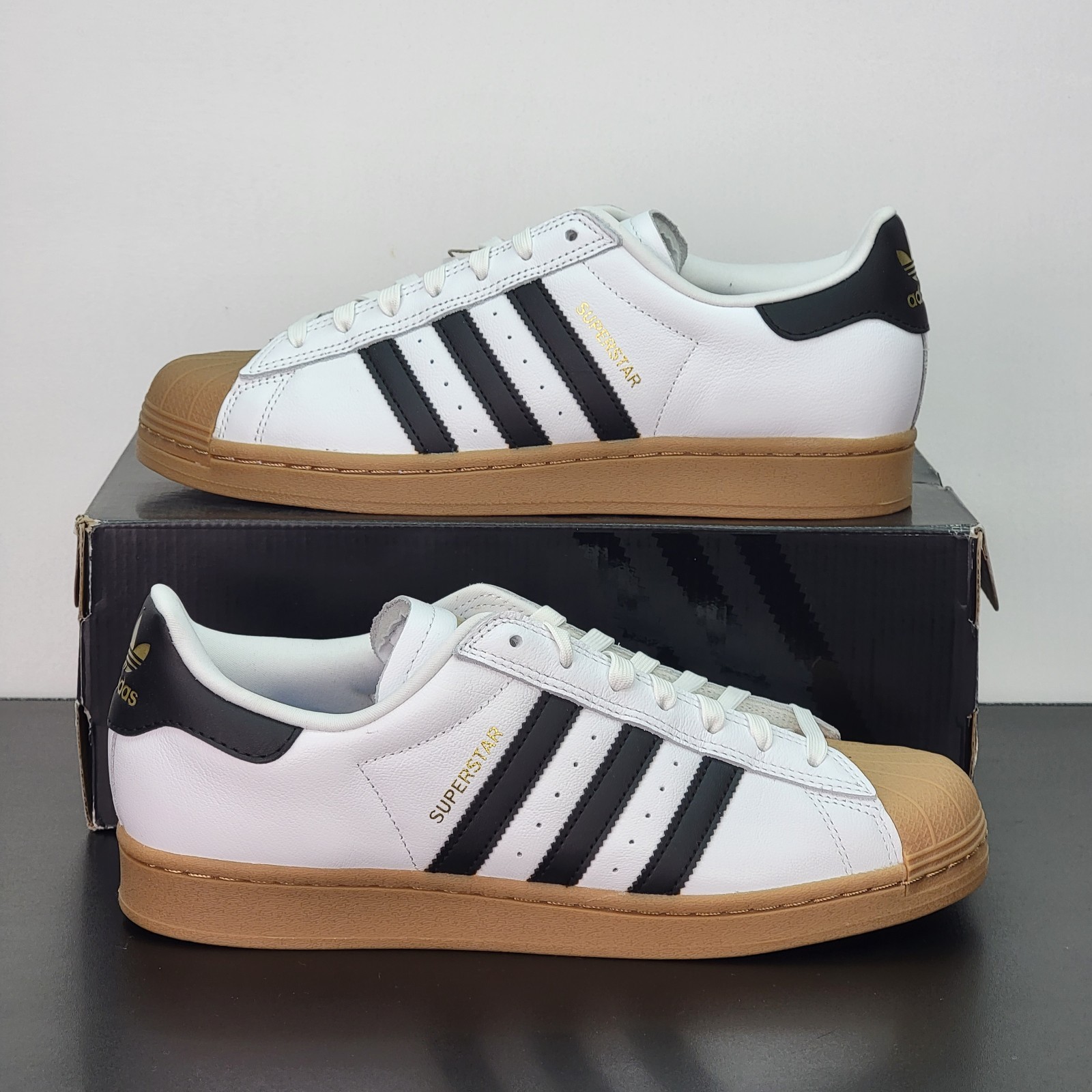 Adidas Superstar Men’s Size 9 Athletic Shoes White Black Casual Sneakers
