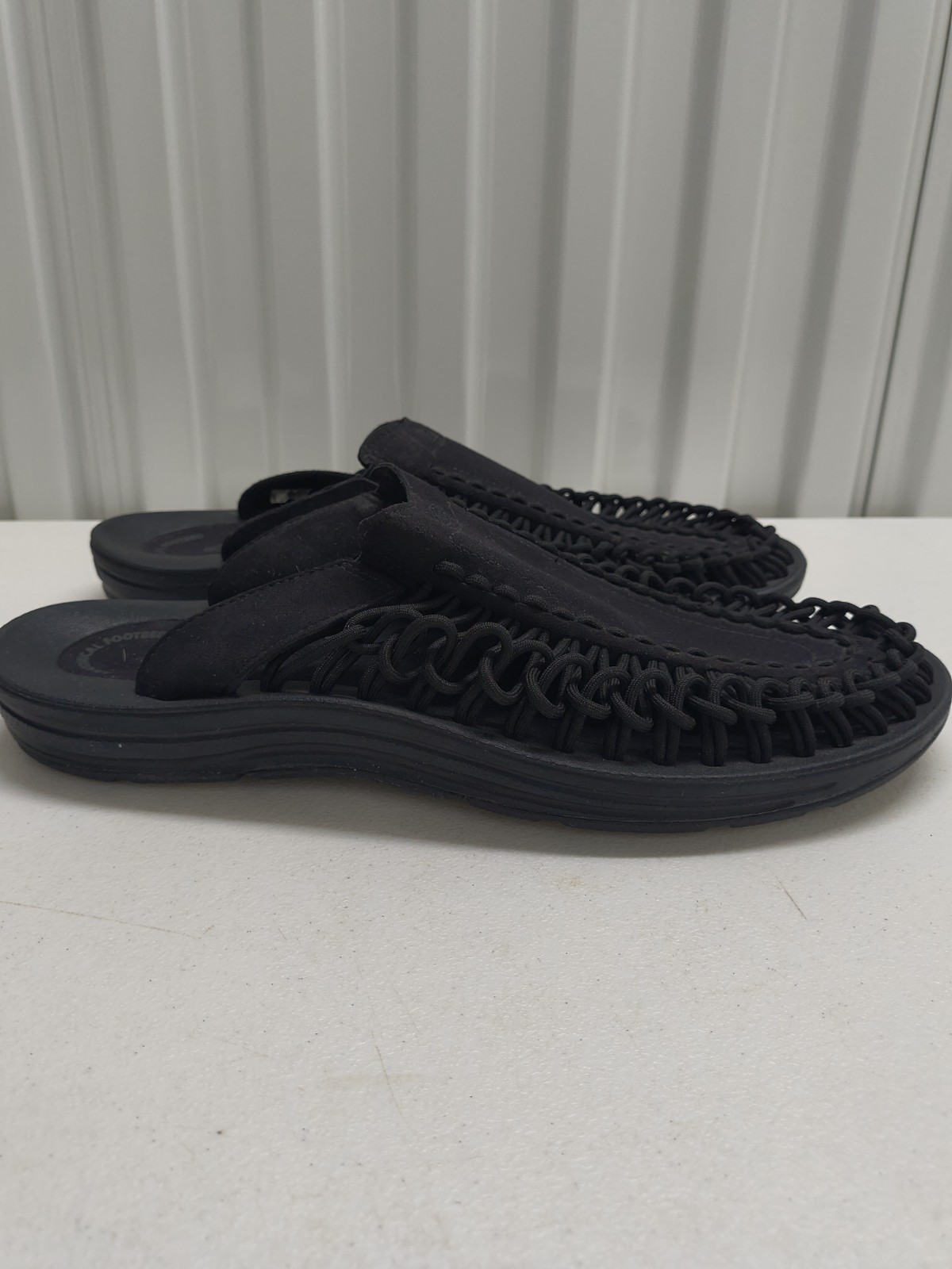 Keen Men’s Uneek Black Slides Suede Sandals Men’s Sz 14