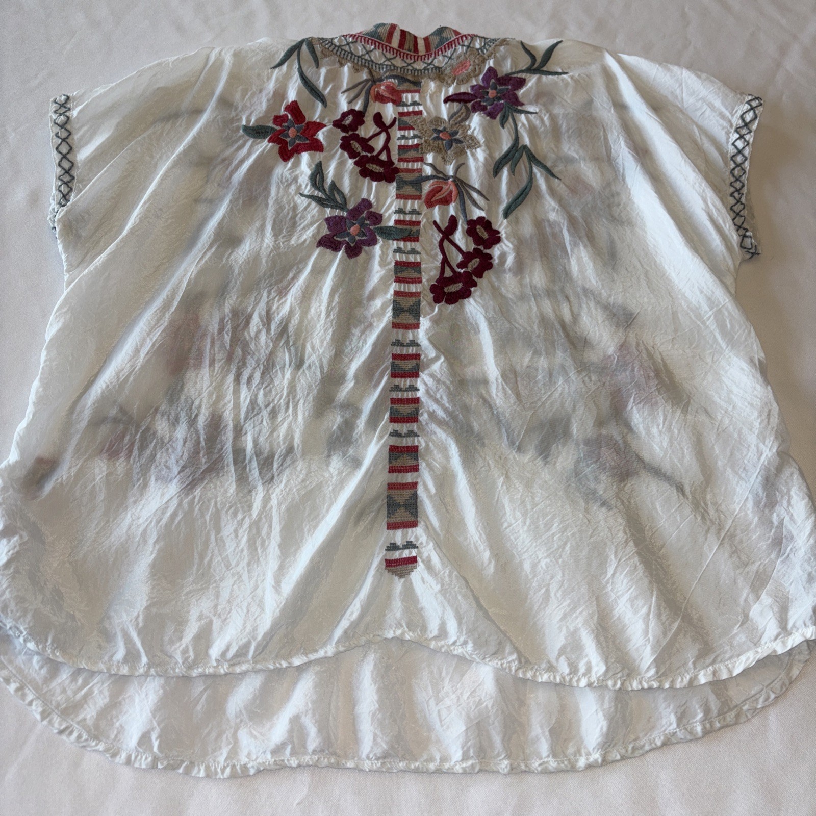 Johnny Was Small White Floral Embroidered VNeck Short Sleeve Button Vintage Boho