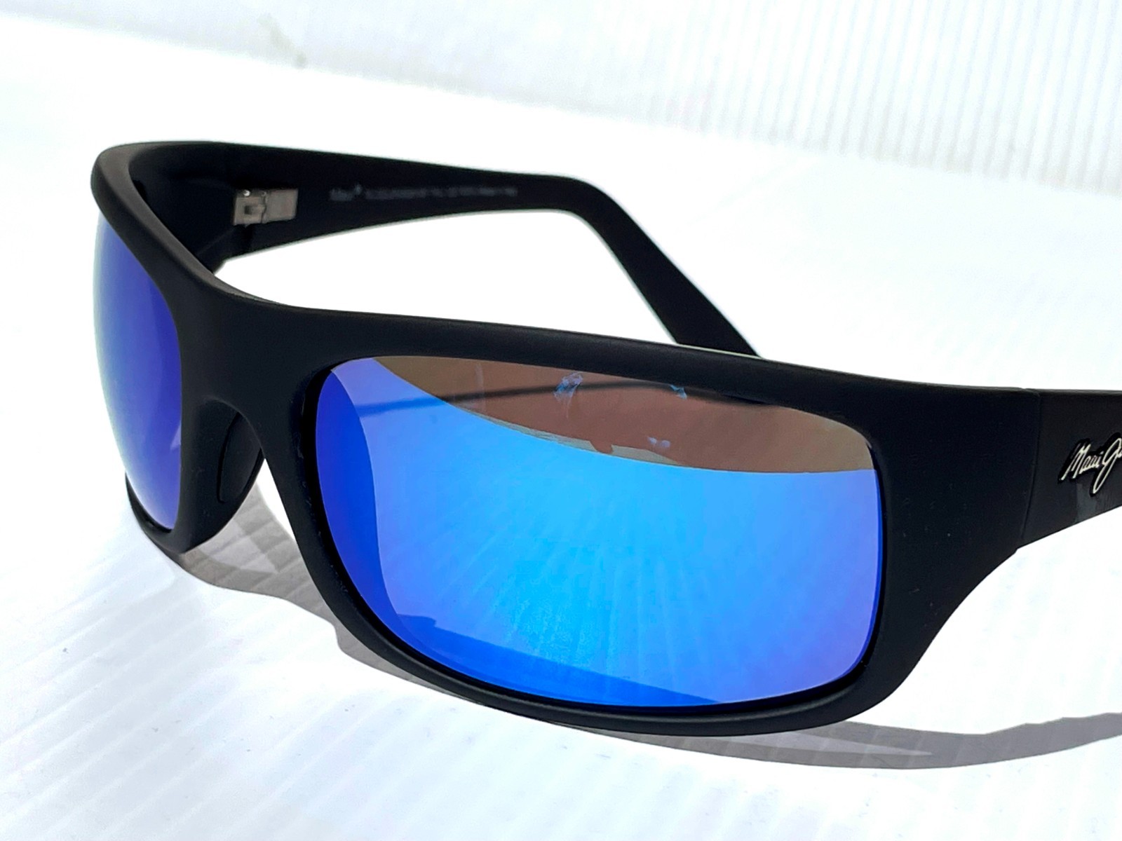 NEW Maui Jim PEAHI Matte Black Rubber POLARIZED Blue GLASS Lens Sunglass B202-2M
