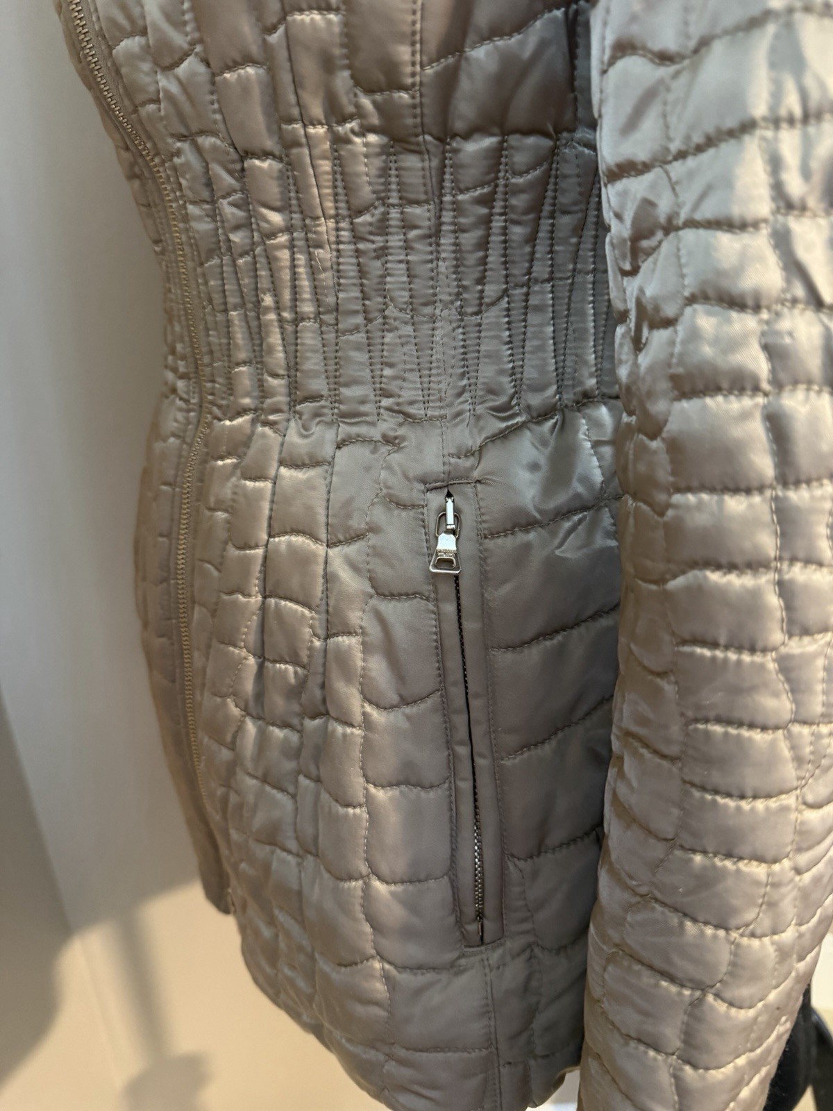 Prada Women’s Beige Mid-Length Quilted Fох Fur Trim Full Zip Jacket 40 (xs-s)