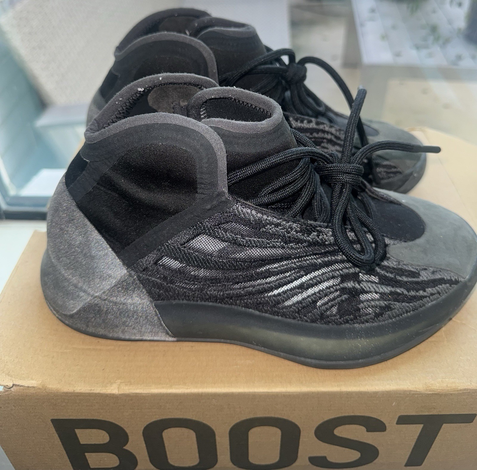 Adidas Yeezy Qntm Onyx Men Size 7.5
