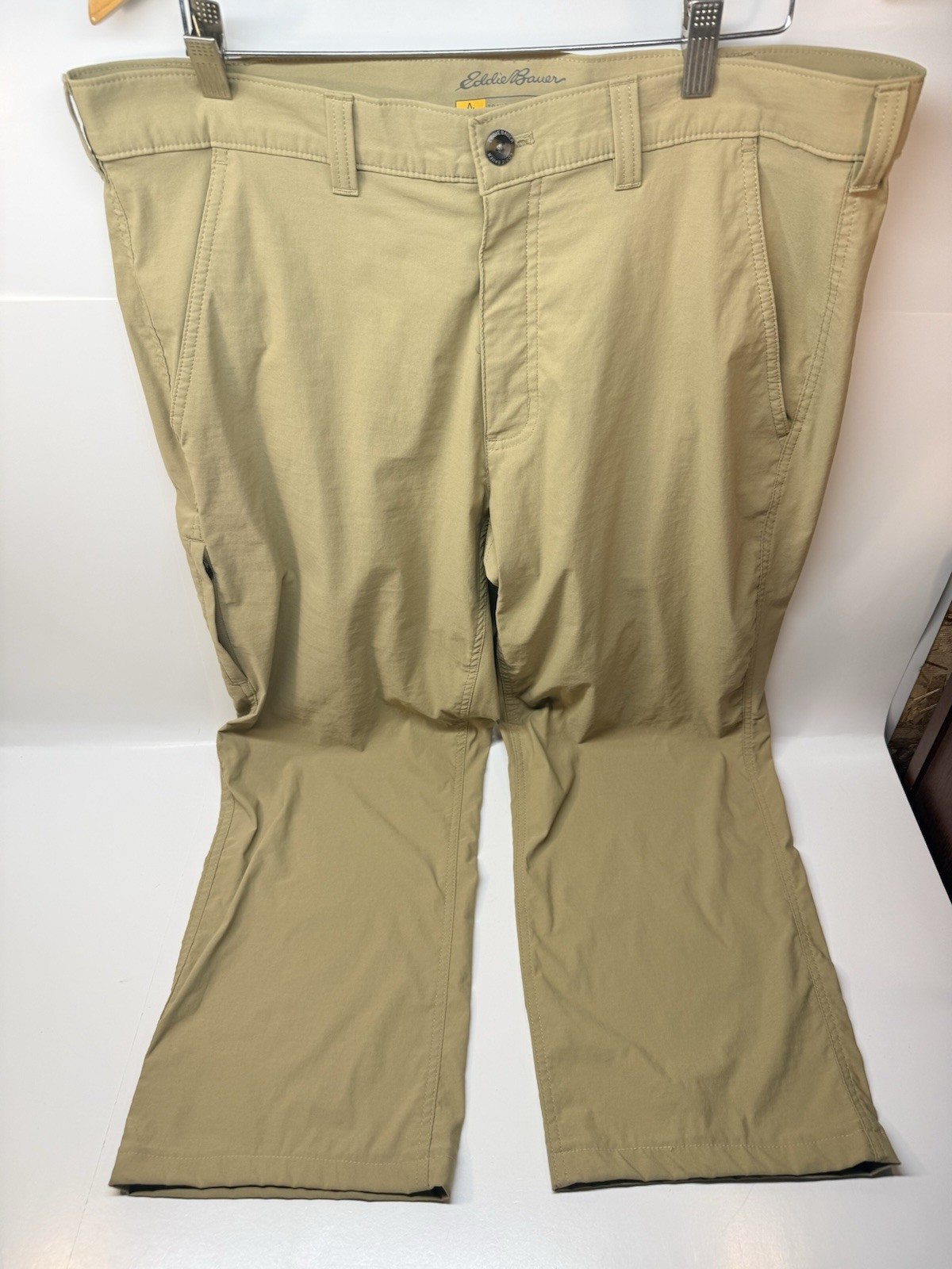 Eddie Bauer Travex Men’s Beige Casual Pants 38W Straight Leg Stretch Flat Front