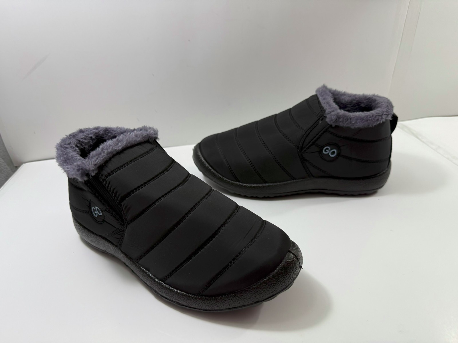 Women’s GO Winter Shoes Size 10 (US) (They are sized 43 in Chinese sizing) Black