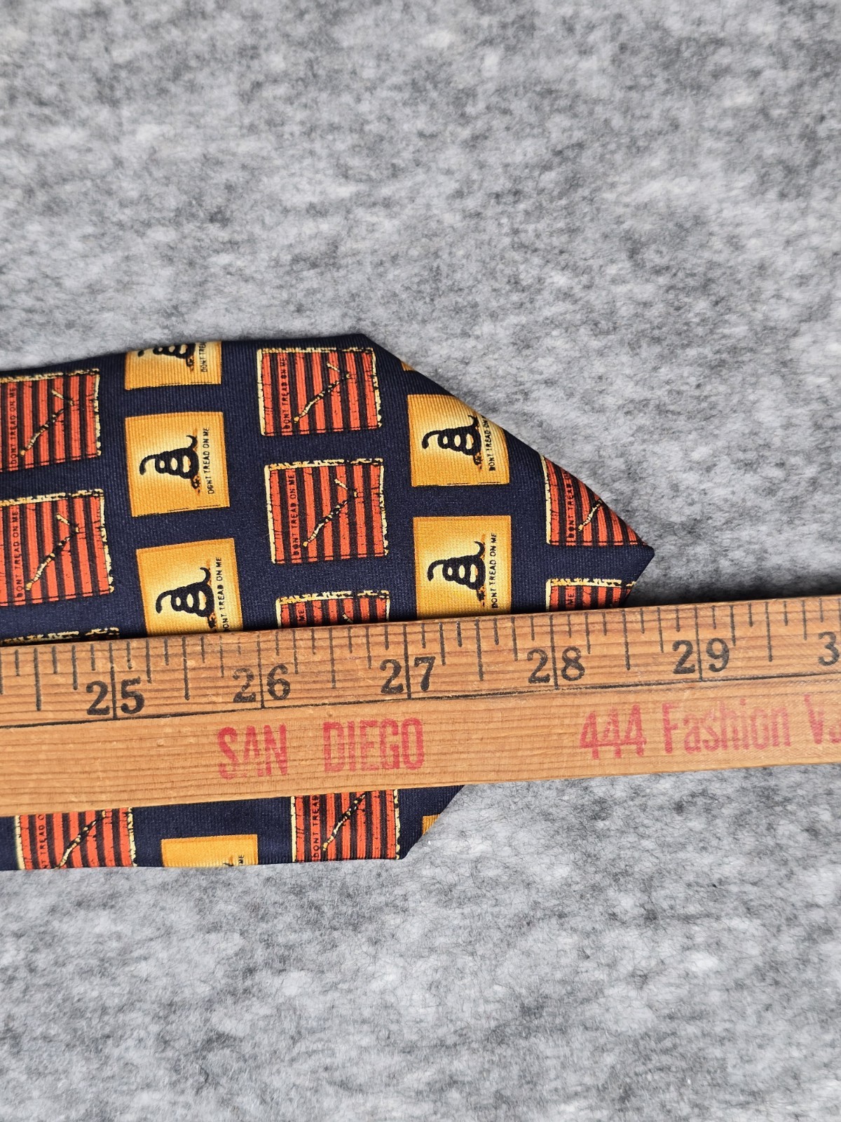 Museum Artifacts 100% Silk Tie Don’t Tread On Me Glasden Flag Rattlesnake 2A