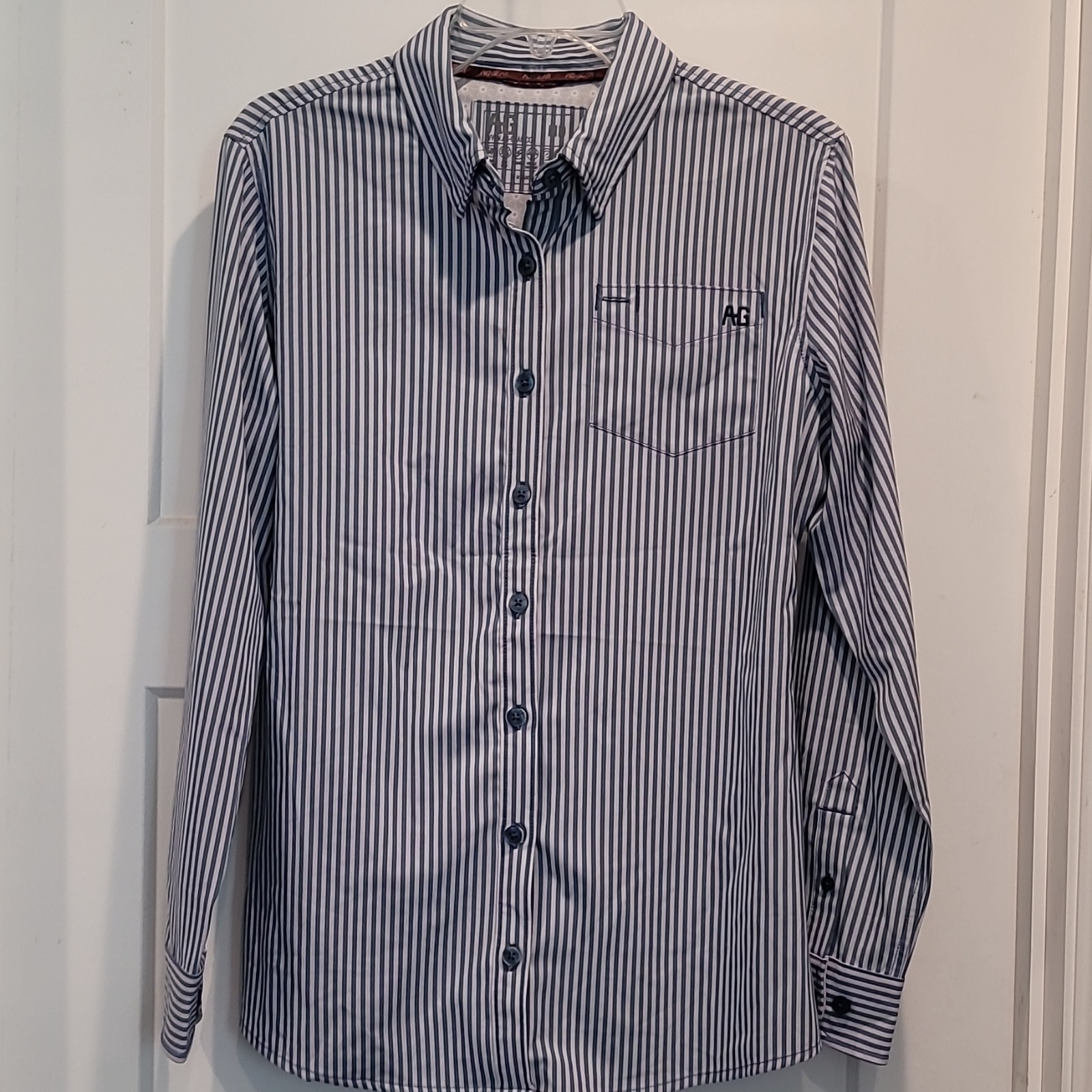 AG Gear womens medium Blue/White Striped Button-Up Long Sleeve dri-fit