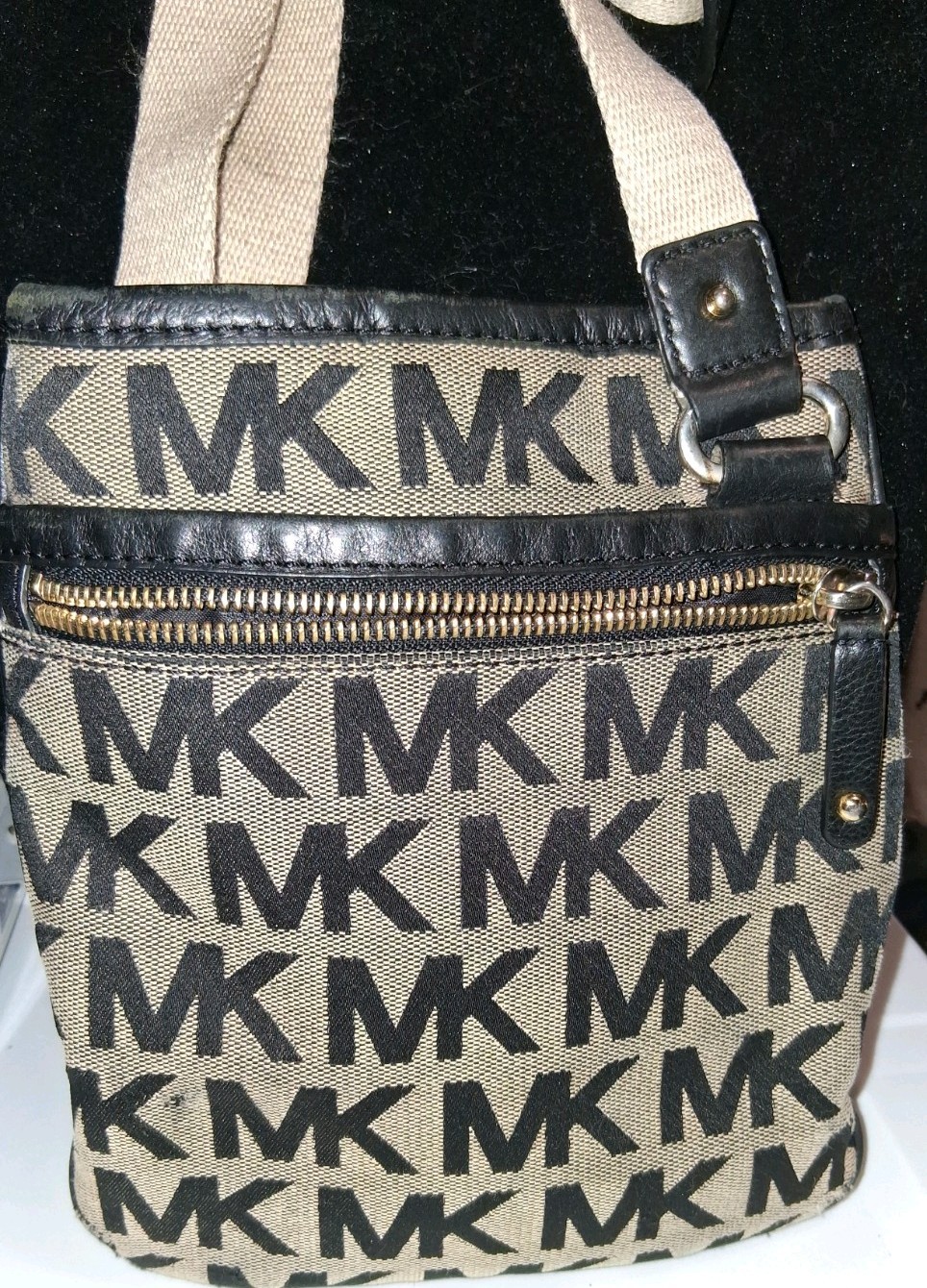 Michael Kors MK Logo Small Crossbody Bag Beige/Black Zip, Lined, Outer Pockets