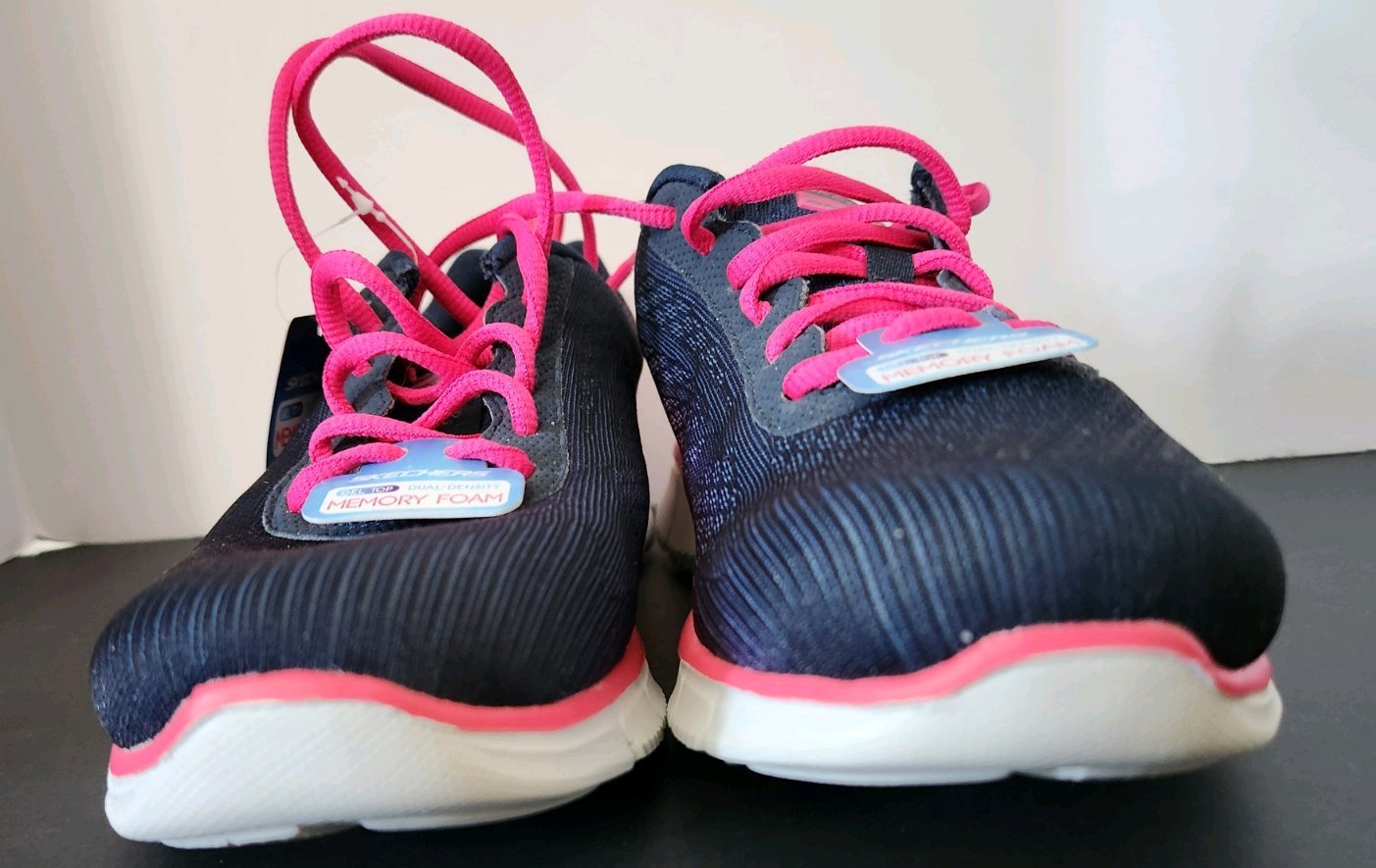 Skechers Dual Lite Gel Top w Memory Foam Soles Navy Pink Ombre Upper Womens Sz 8