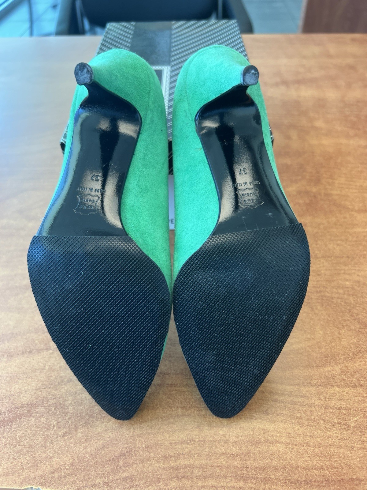 Gianni Versace Green Suede Scalloped Pointed Toe Slip-On Pumps Heels EU 37
