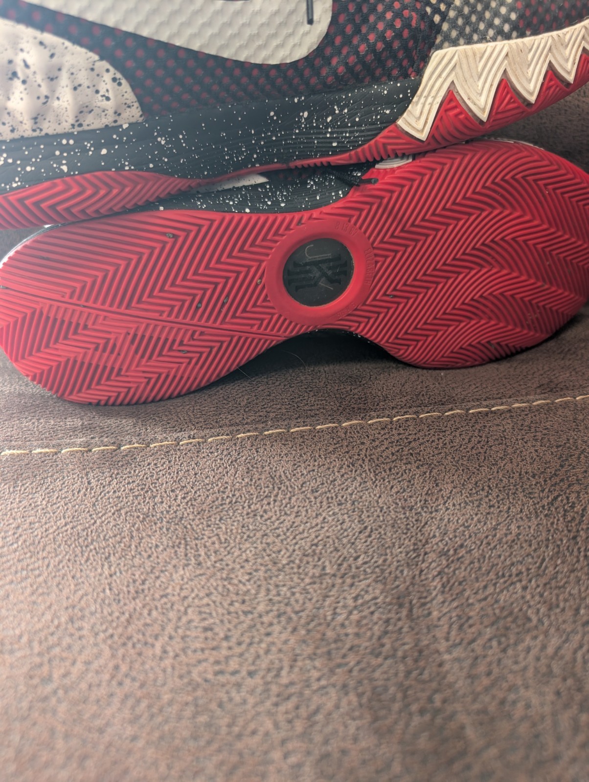 Nike Kyrie 1(Venom )Men’s Basketball Shoes Size 11.5