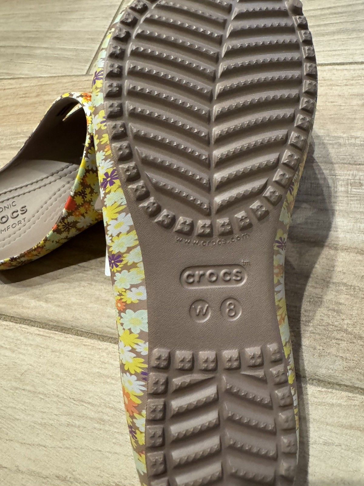 WOMEN’S CROCS KADEE II TRUFFLE/RETRO FLORAL Z STRAP WATER FRIENDLY SANDALS 8 NWT