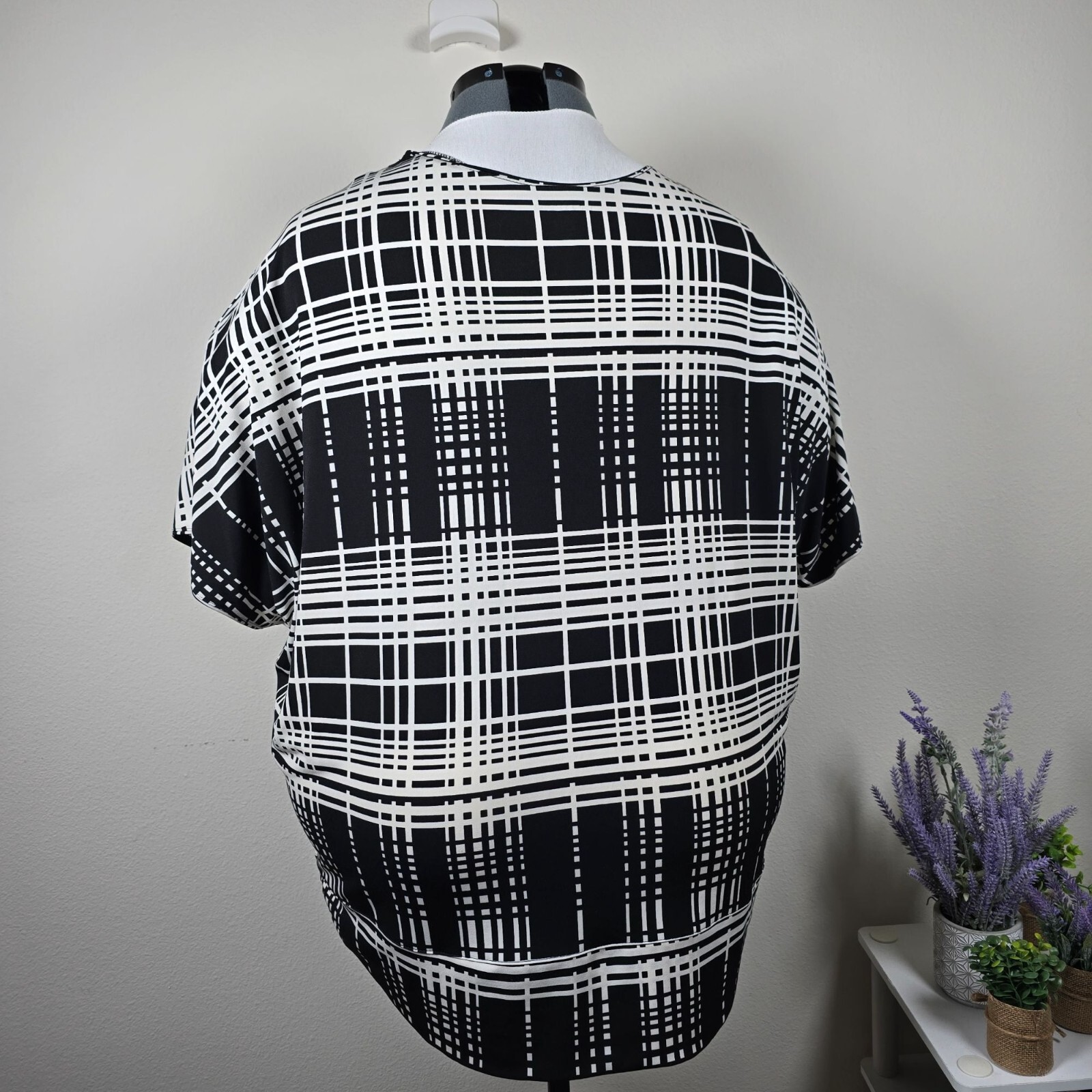 V-Neck Black and White Plaid Blouse 26/28 (EUC)
