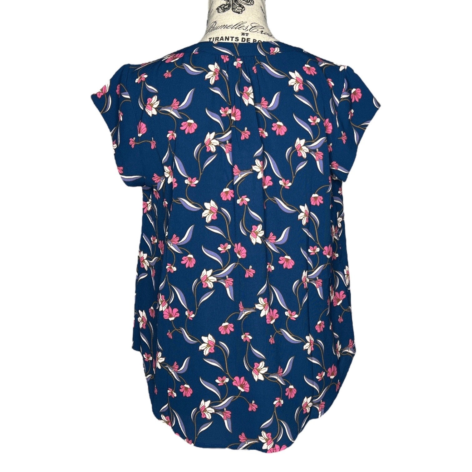 41Hawthorn (S) Morey Split Neck Short Sleeve Blouse – Stitch Fix Floral Top