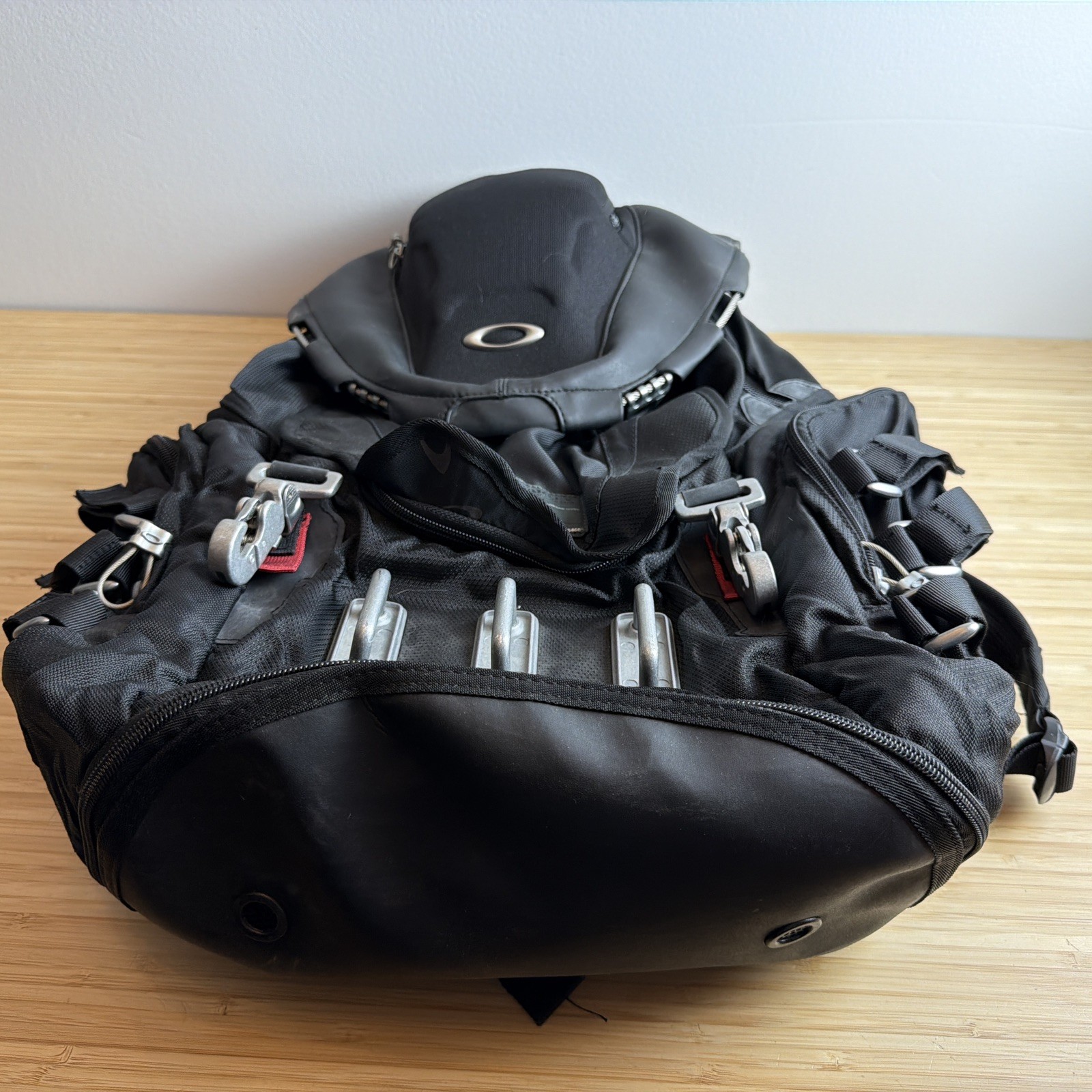 Oakley Kitchen Sink Backpack 34L Tactical Bag 17″ Laptop Field Gear Black Red
