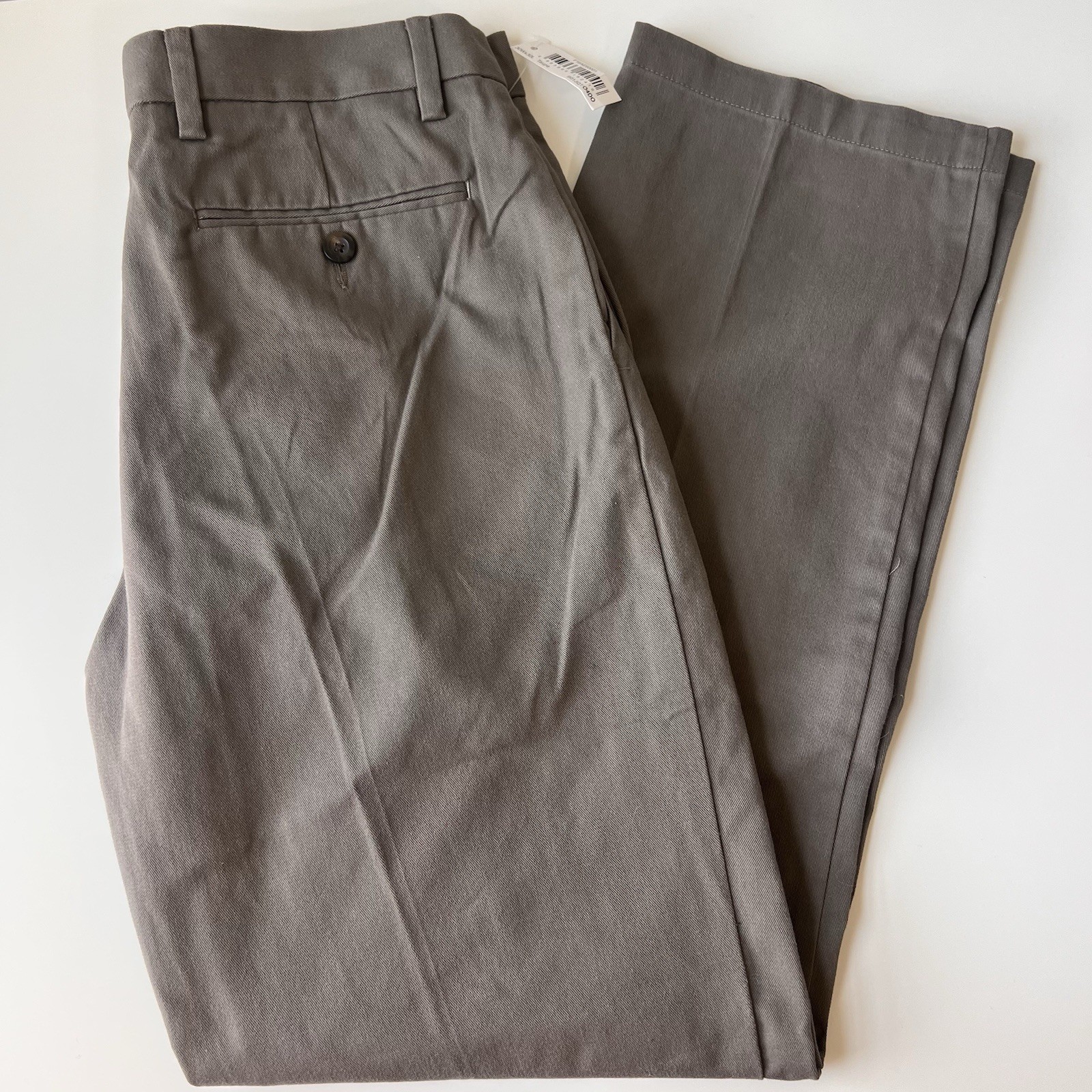Amazon Essentials Men’s Classic-Fit Pleated Chino Pants 30W x 30L Taupe NEW