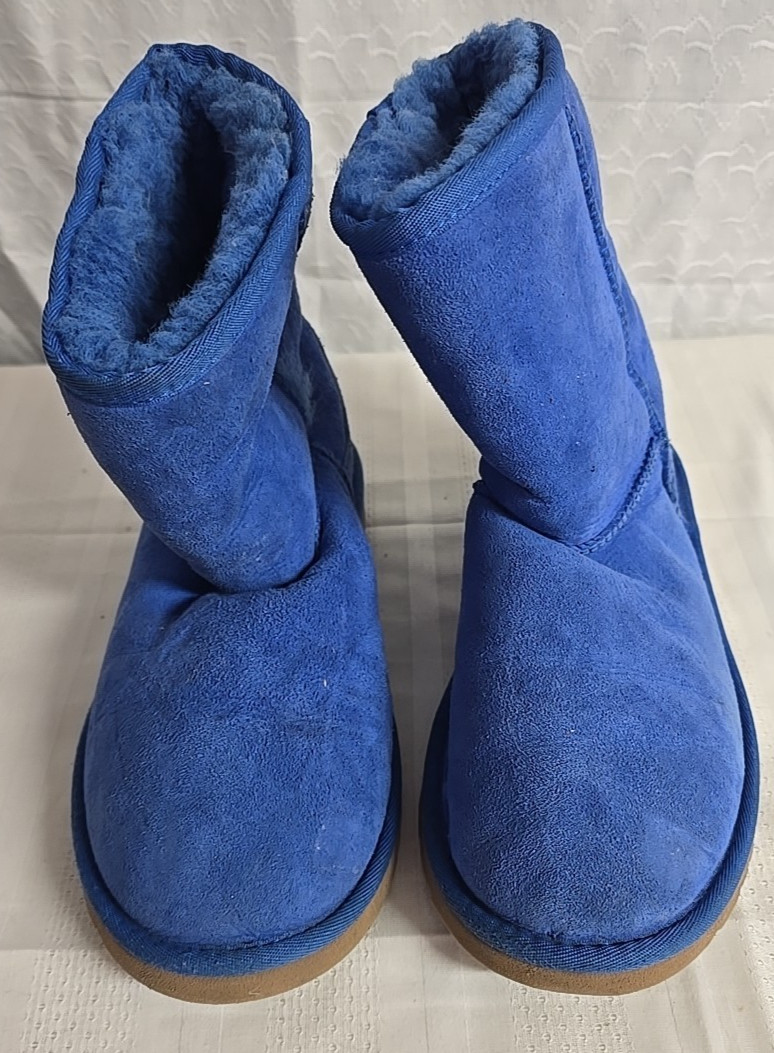 UGG Women’s 6 Blue Suede Mid-Calf Snow Boots Lined Round Toe Pull-On