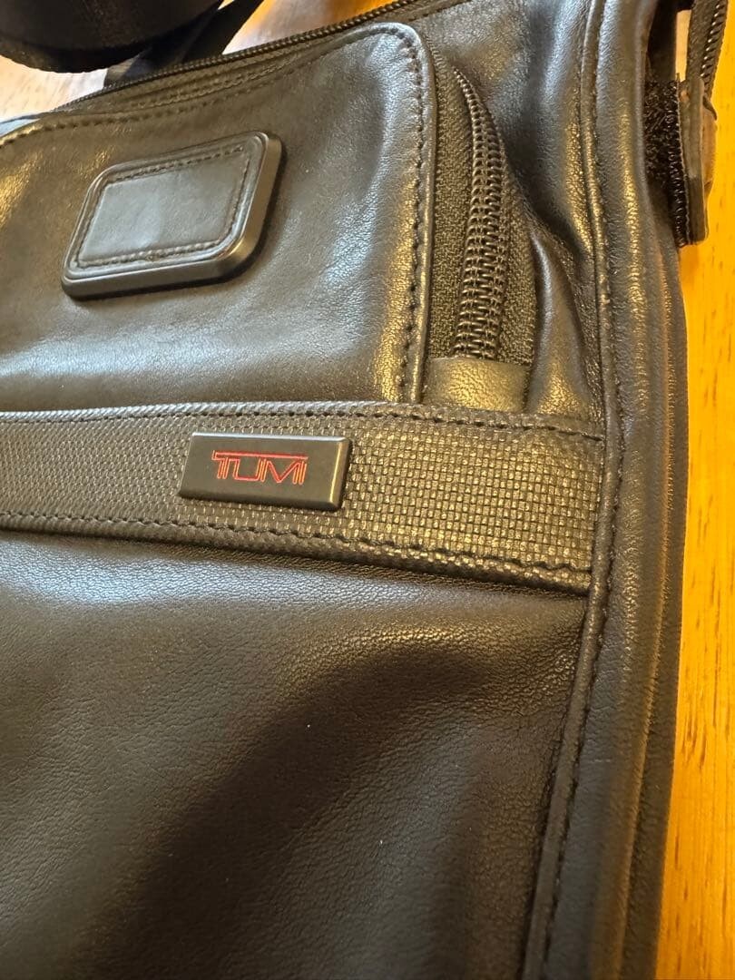 TUMI Alpha 2 Leather Travel Pocket Shoulder Bag Black 92110D2 Men’s Zip Pouch