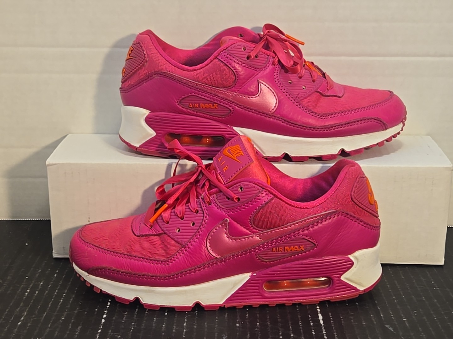 Rare Nike Air Max 90 Valentine’s Day 2022 Women’s 8 Pink DQ7783-600 pre-owned
