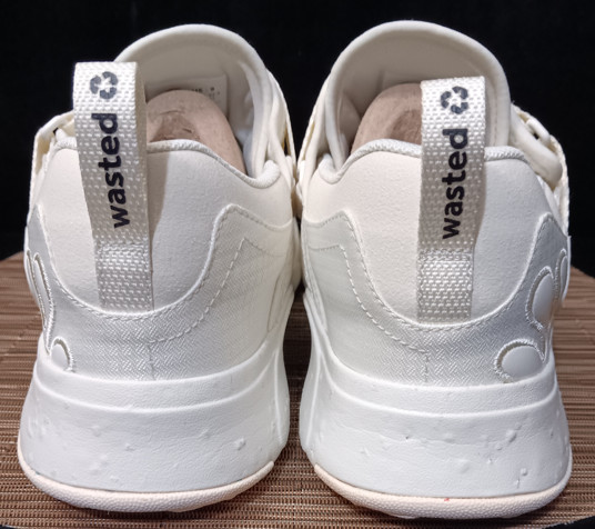 🍃 $140 Retail Super Comfy Men’s Walking Shoes Size 9 WITH BOX 🍂