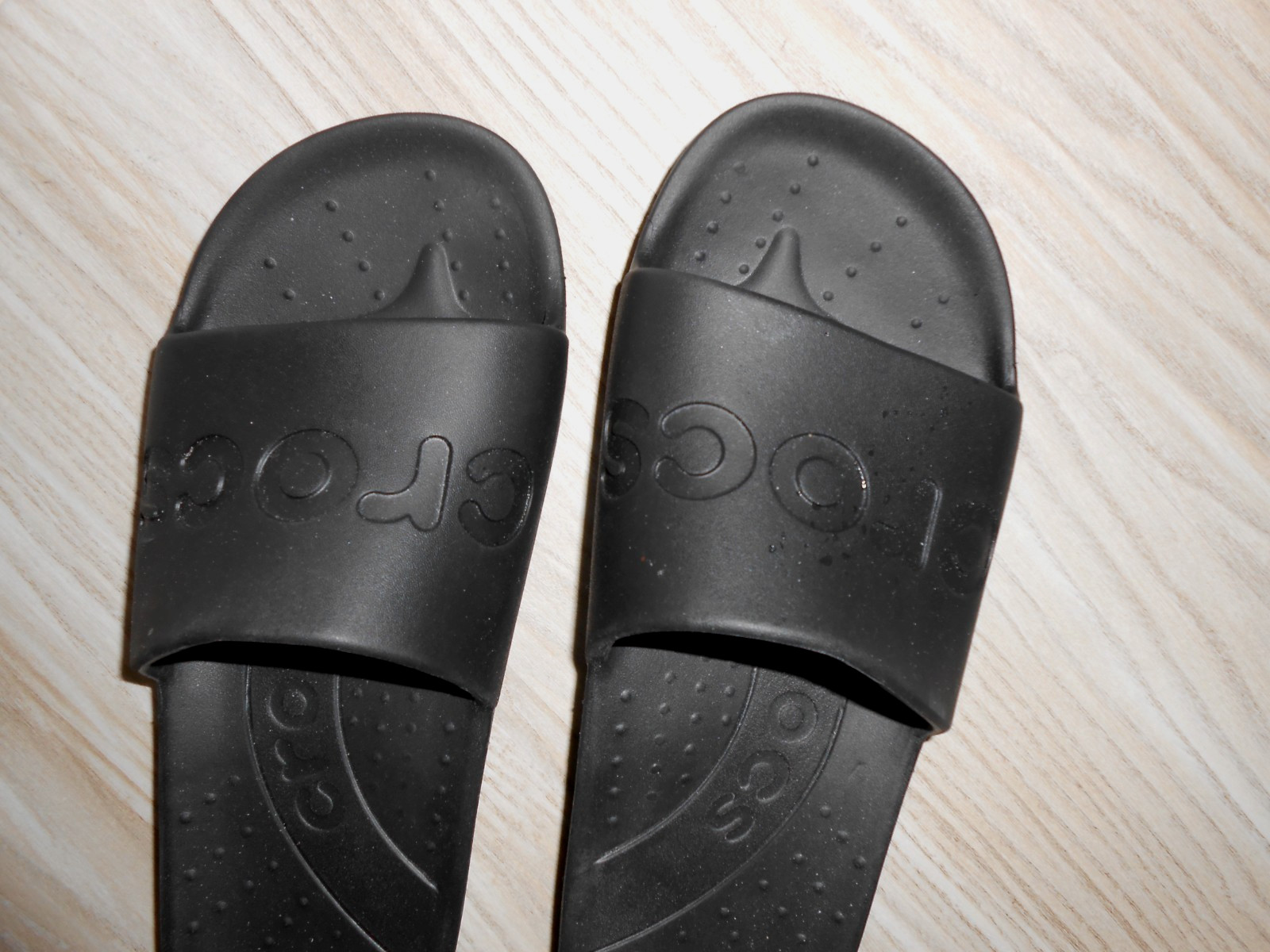 Sandali Croc Slide 210088-001 Black LOGO Crocs Sandals US 9M/11W~MINT Condition~