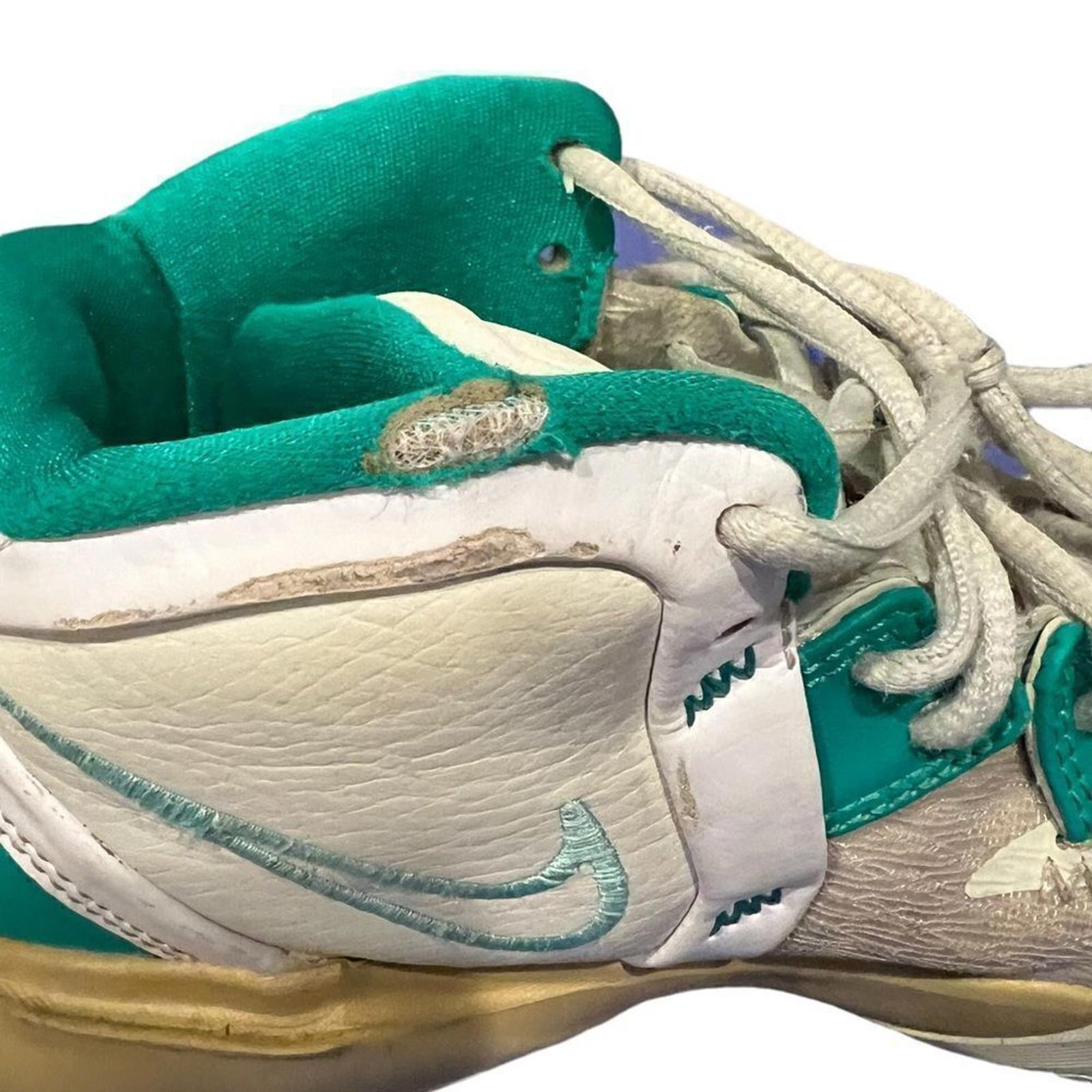 Nike Kyrie and Sue Bird  Infinity Golden Tribute sneakers youth size 4