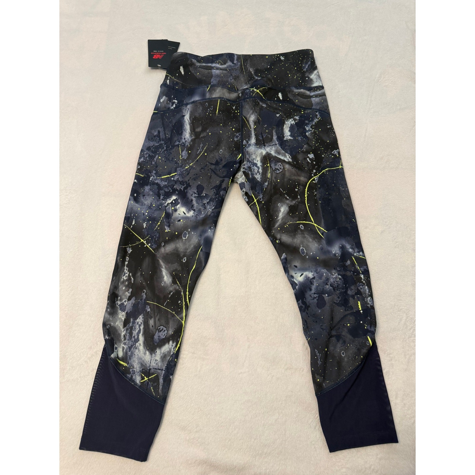 New Balance Womens Size L Leggings Crop NWT Performance Abstract Paint Splat