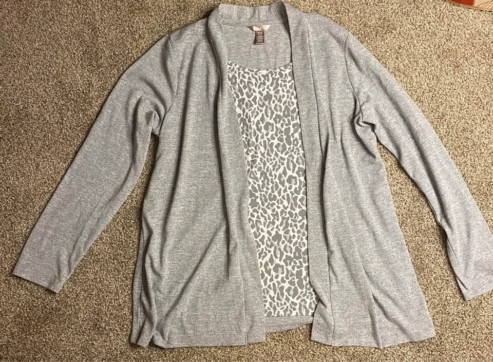 White Stag Women’s XL Gray Cheetah Print Cardigan Top Attached Layered Sweater