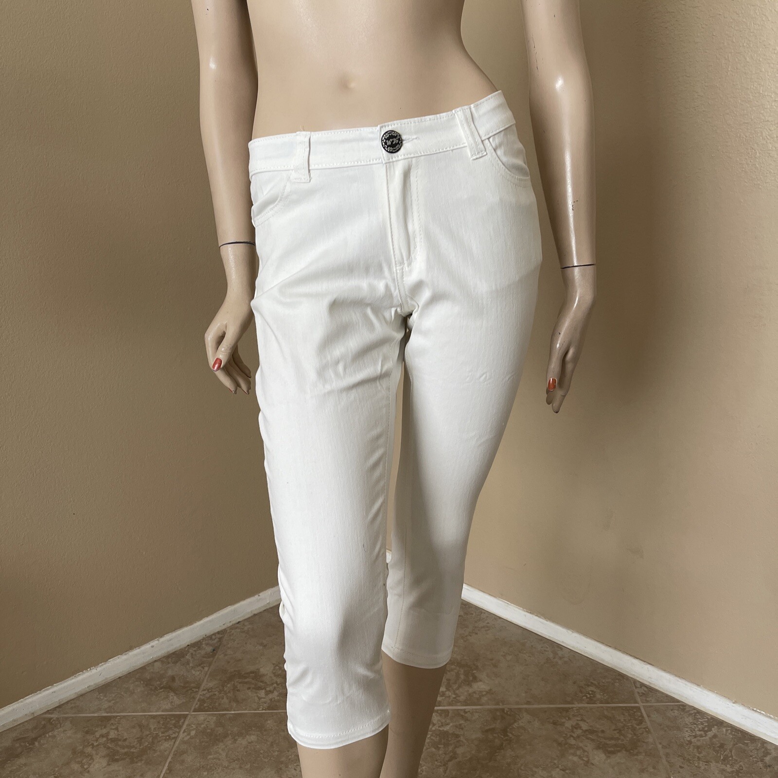 Women’s White Cotton Casual Summer Stretch Slim Button Zipper Size 1 Capri Pants