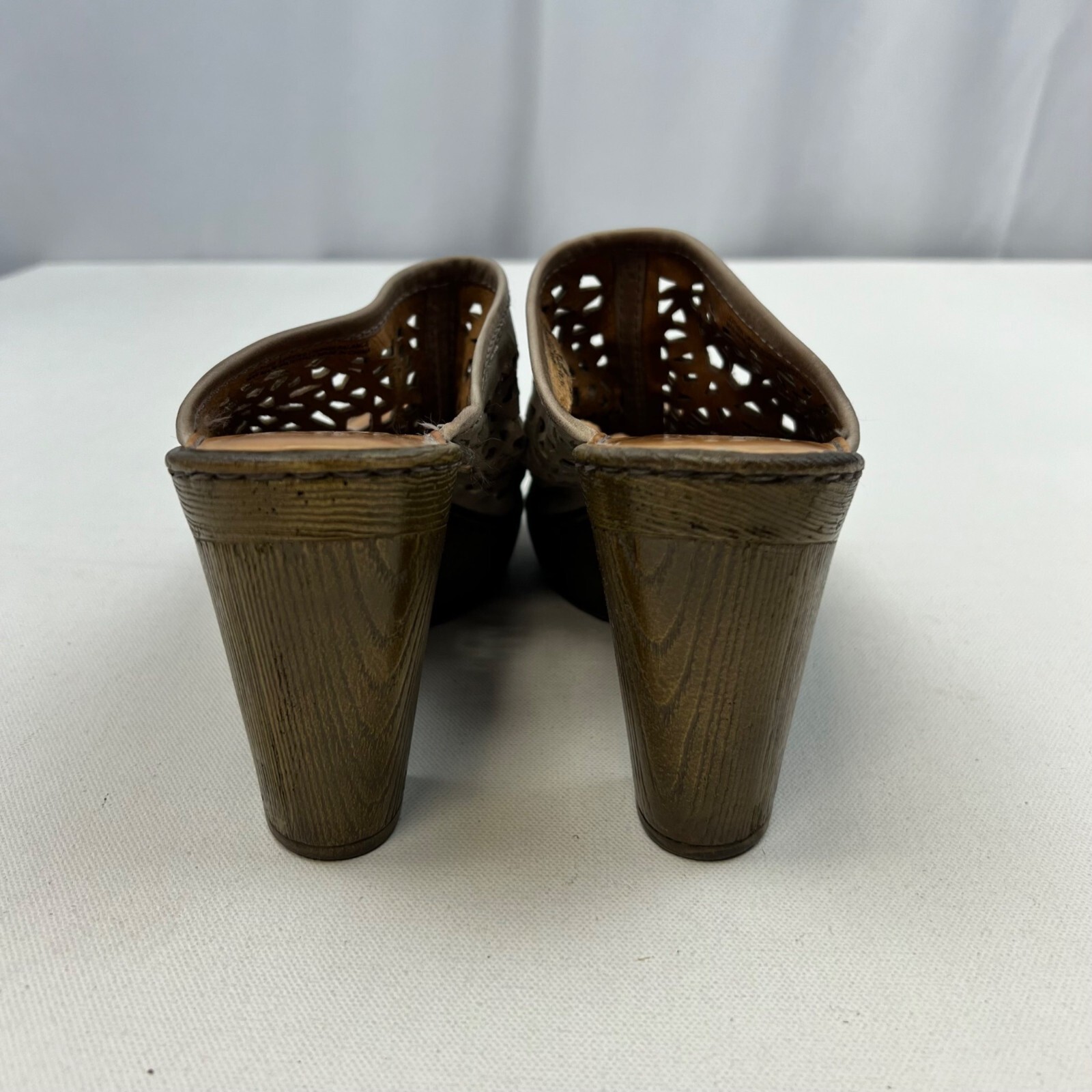 Born Kismet Heel Sandal Women’s Size 11 Beige Leather Cut Outs Slide On Open Toe