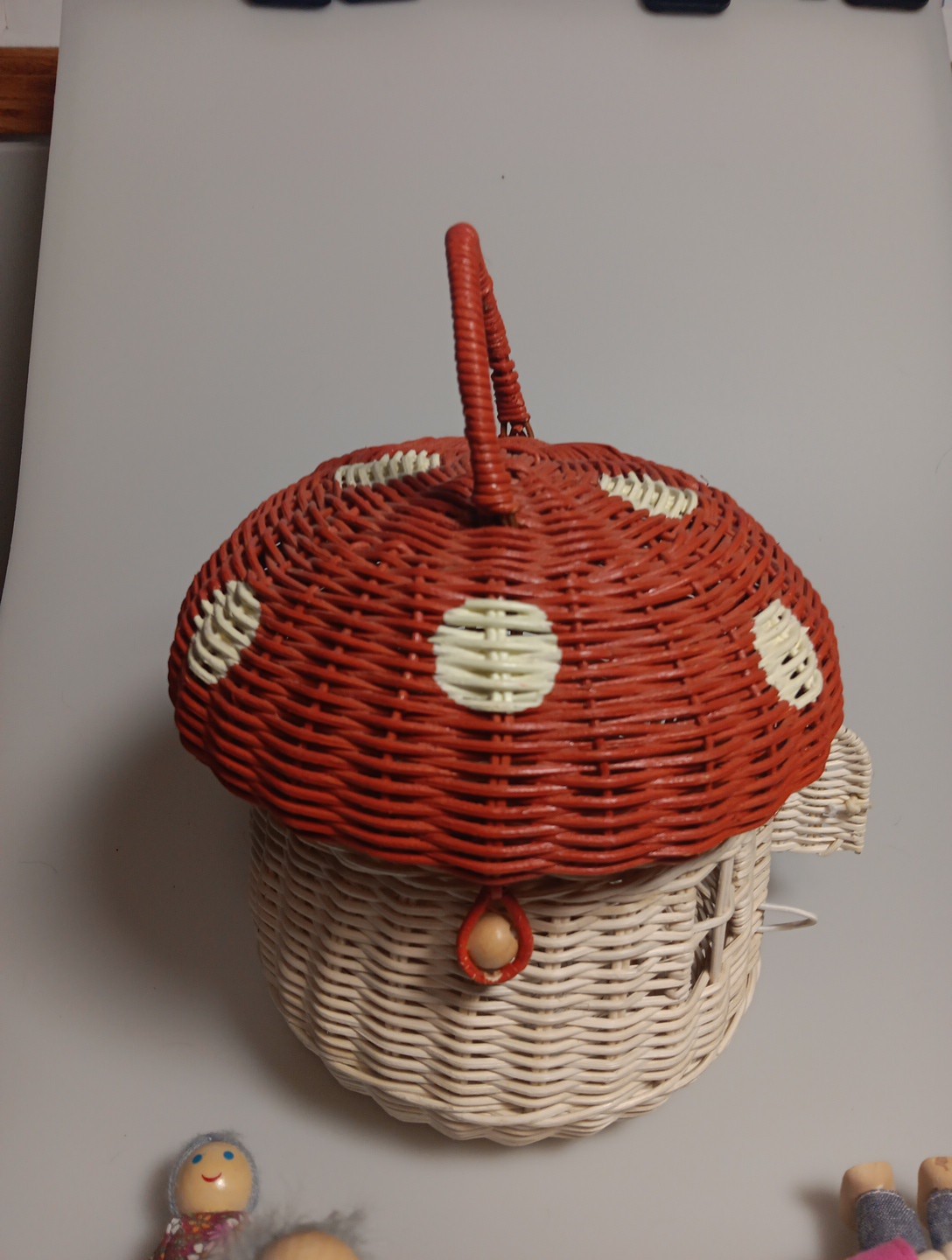 Rattan Mushroom Basket Purse Whimsical Storage Handbag With 5 Wooden Dolls Wow!