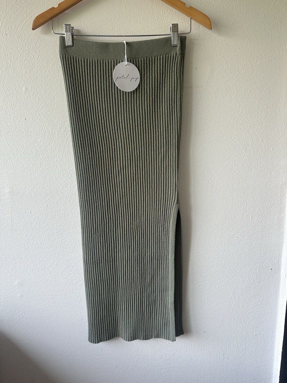 Petal & Pup Bowen Skirt Olive Ribbed Side-Slit Midi Skirt NWT