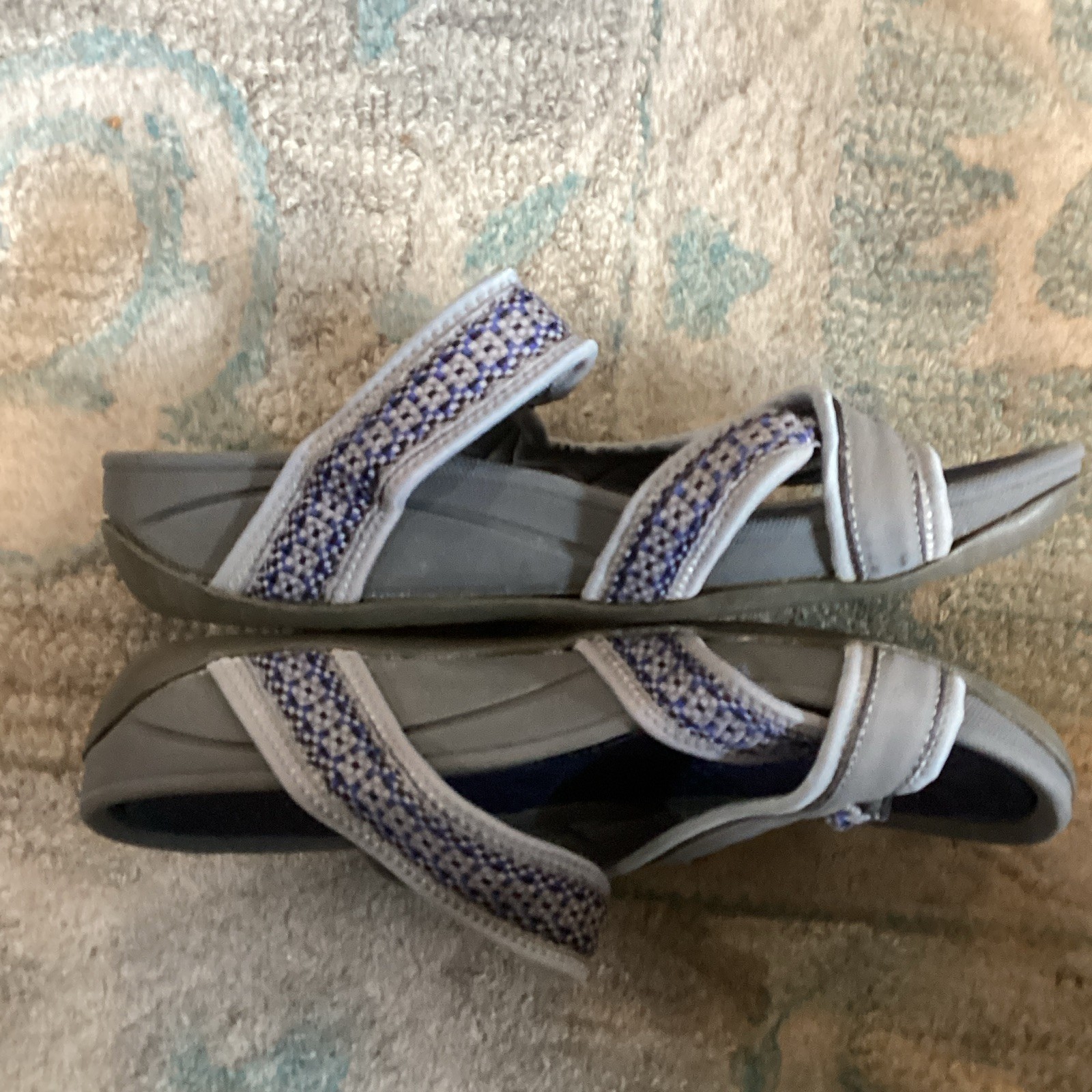 Baretraps Women’s Gray/Blue Strappy Sandals Hook & Loop Adjustable Strap M GUC