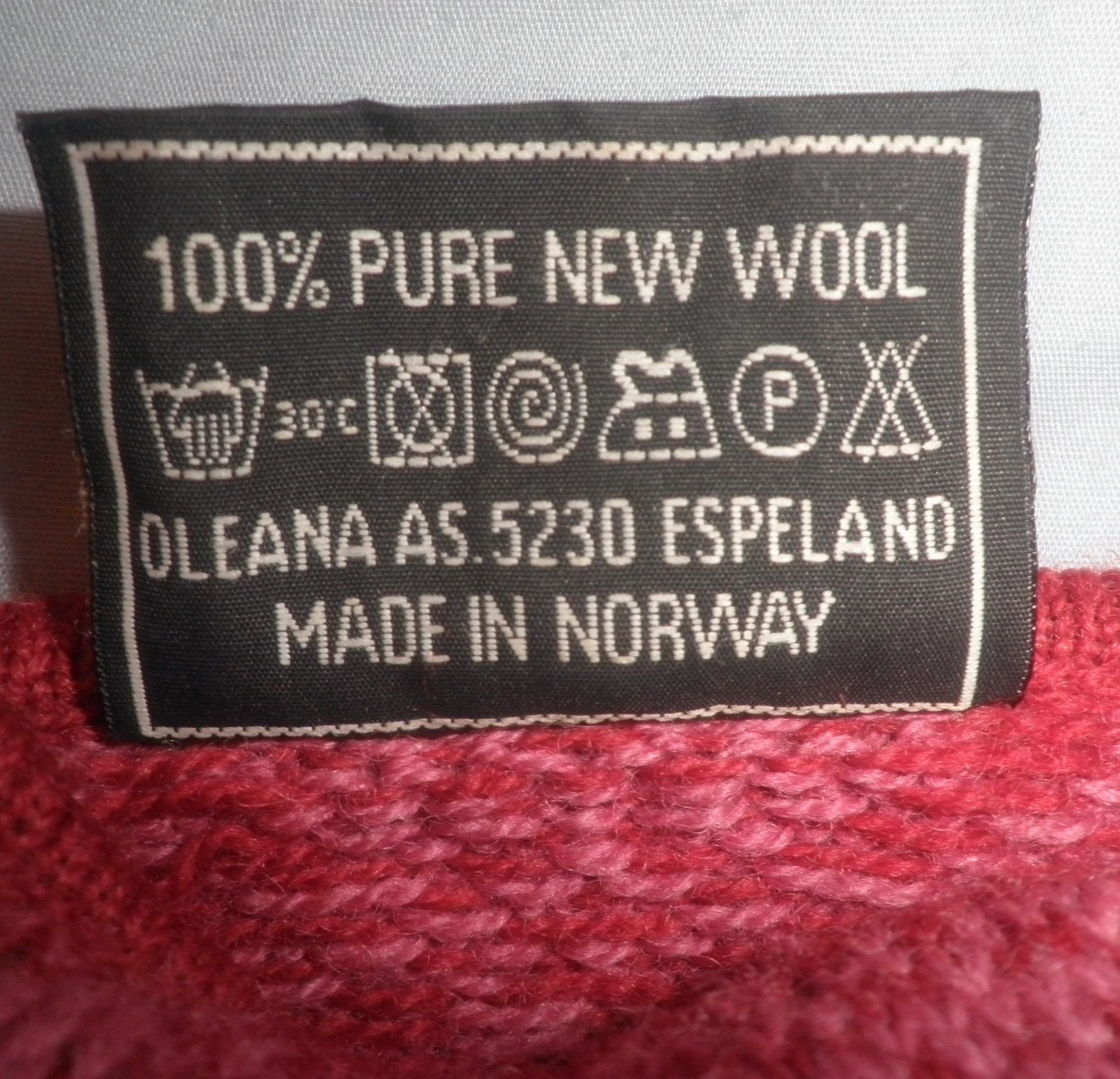 Vintage Oleana Norwegian 100% Wool Size M Sweater-Decorative Tree Design