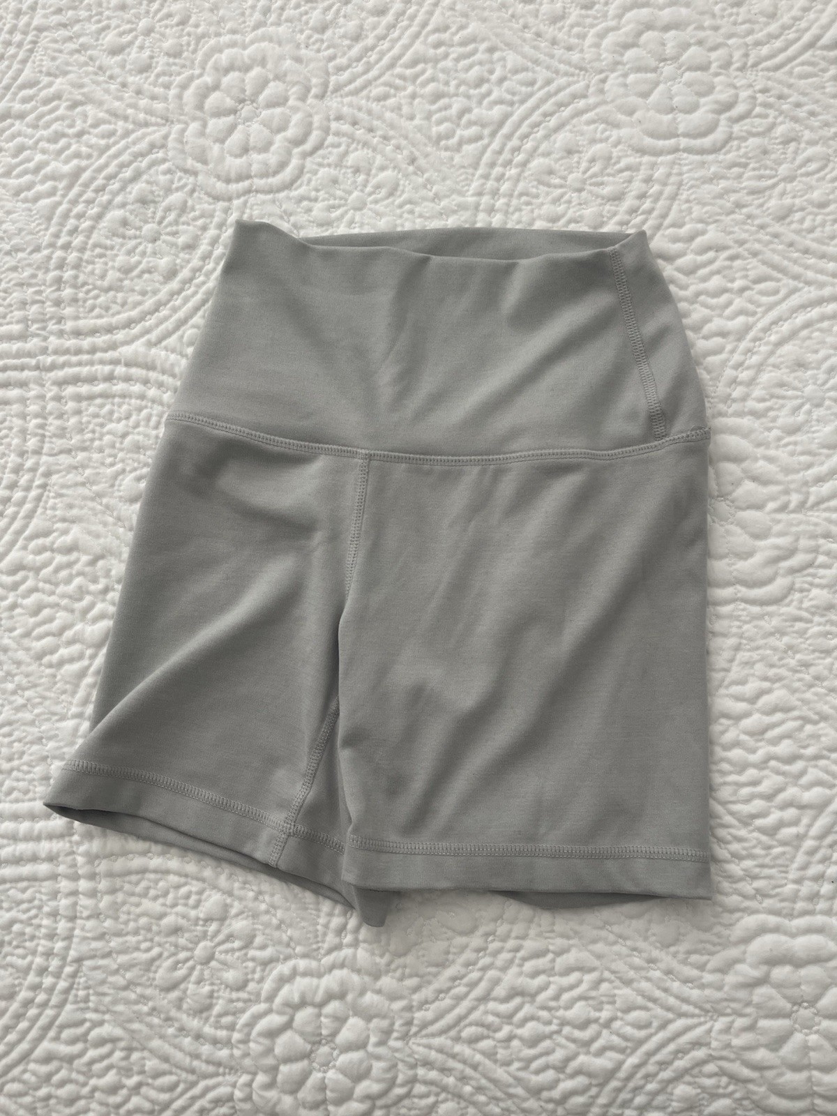Yogalicious Lux Everyday 5″ Biker Shorts XS Light Green Gray Stretch Knit