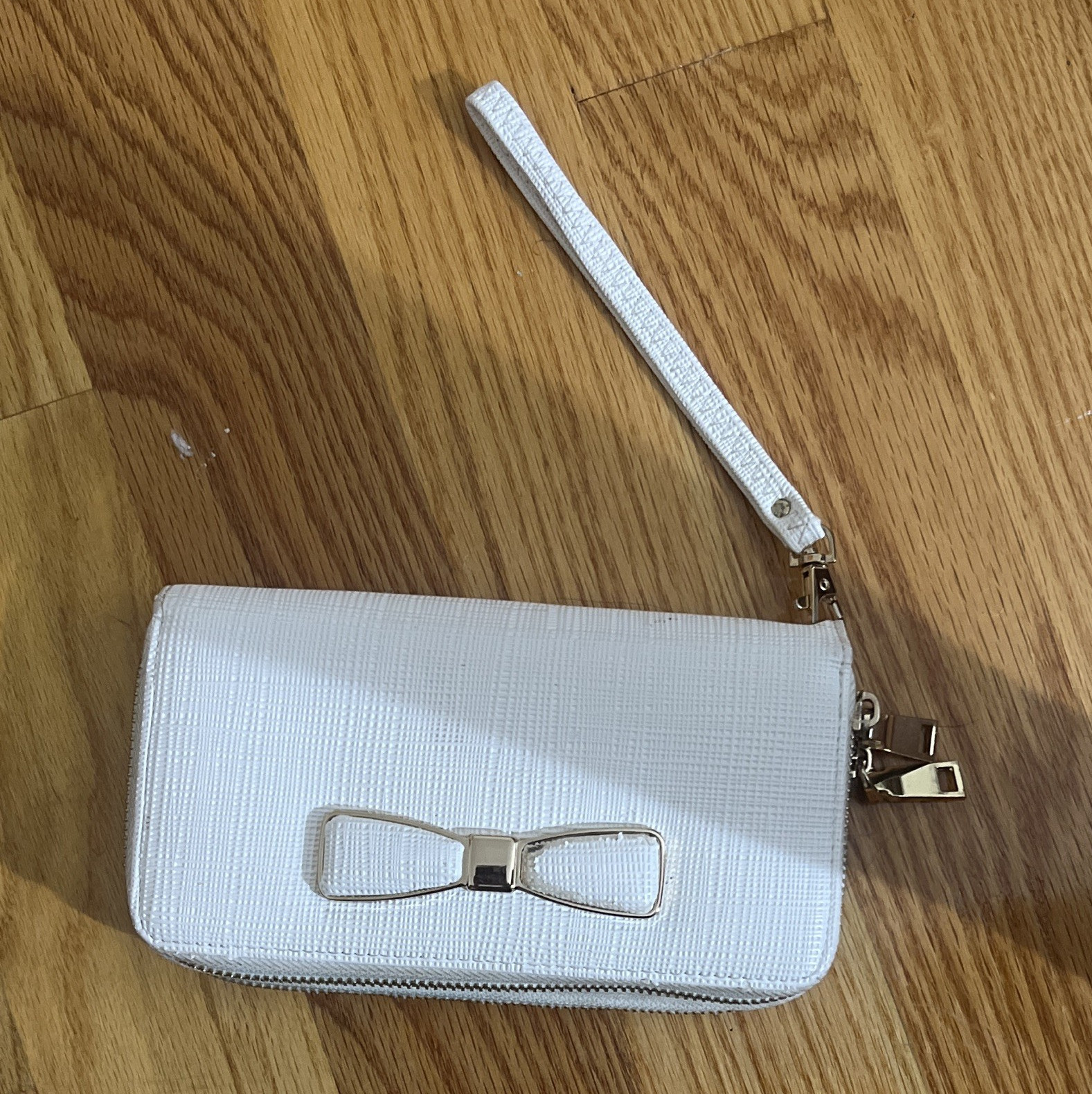 Women’s White Zip-Around Wristlet Wallet w/ Bow Accent & Credit Card Slots