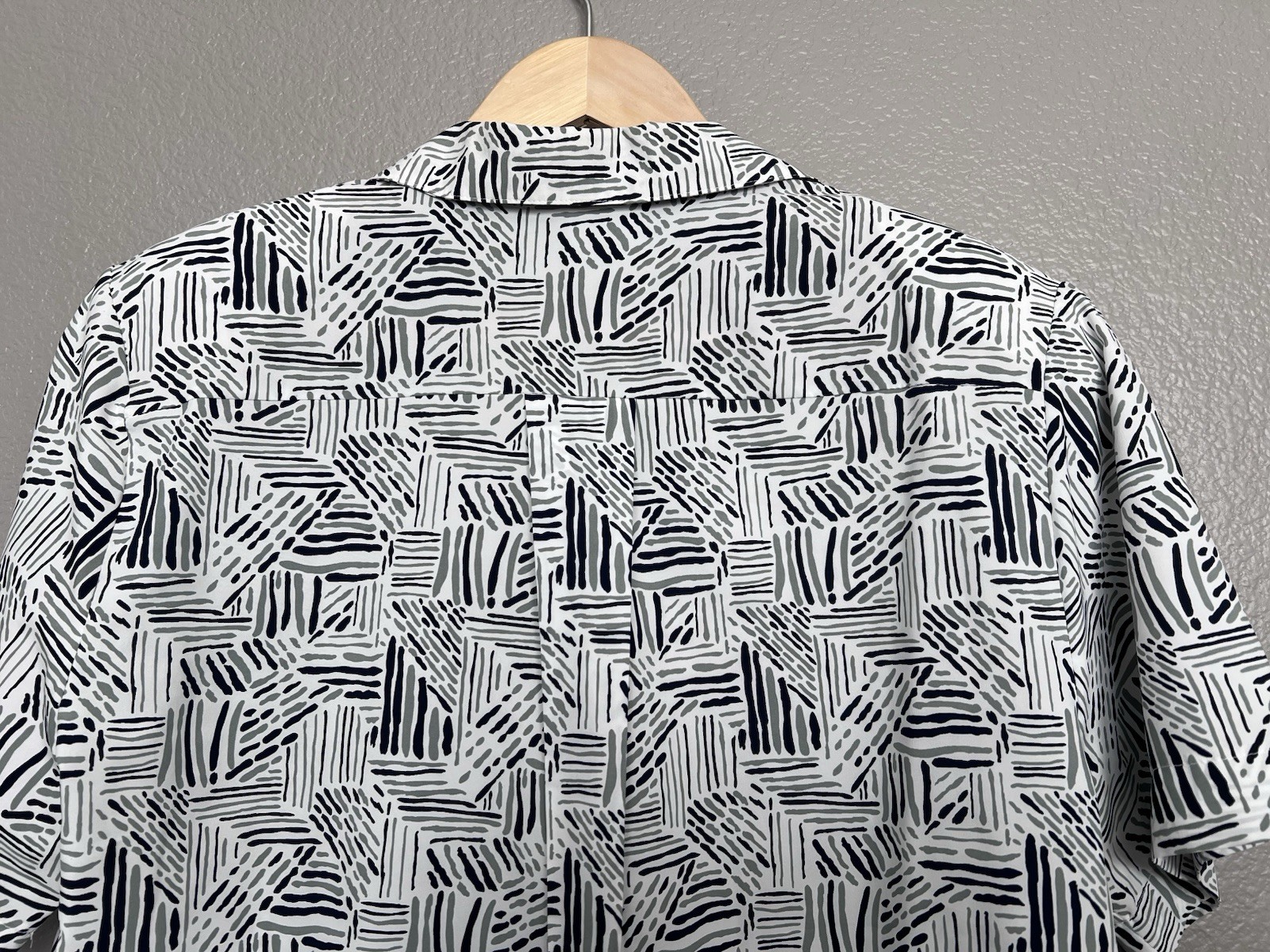 VTG Alexon Light Gray Women S/S Button-Up Shoulder Pads Shirt Top Sz 10 US Boxy